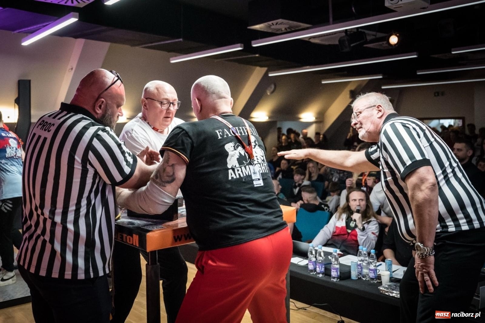 Zdjęcie w galerii na portalu naszraciborz.pl: Racibórz areną krajowej rywalizacji. Na zamku trwają XXVI Mistrzostwa Polski w Armwrestlingu wiadomości z regionu