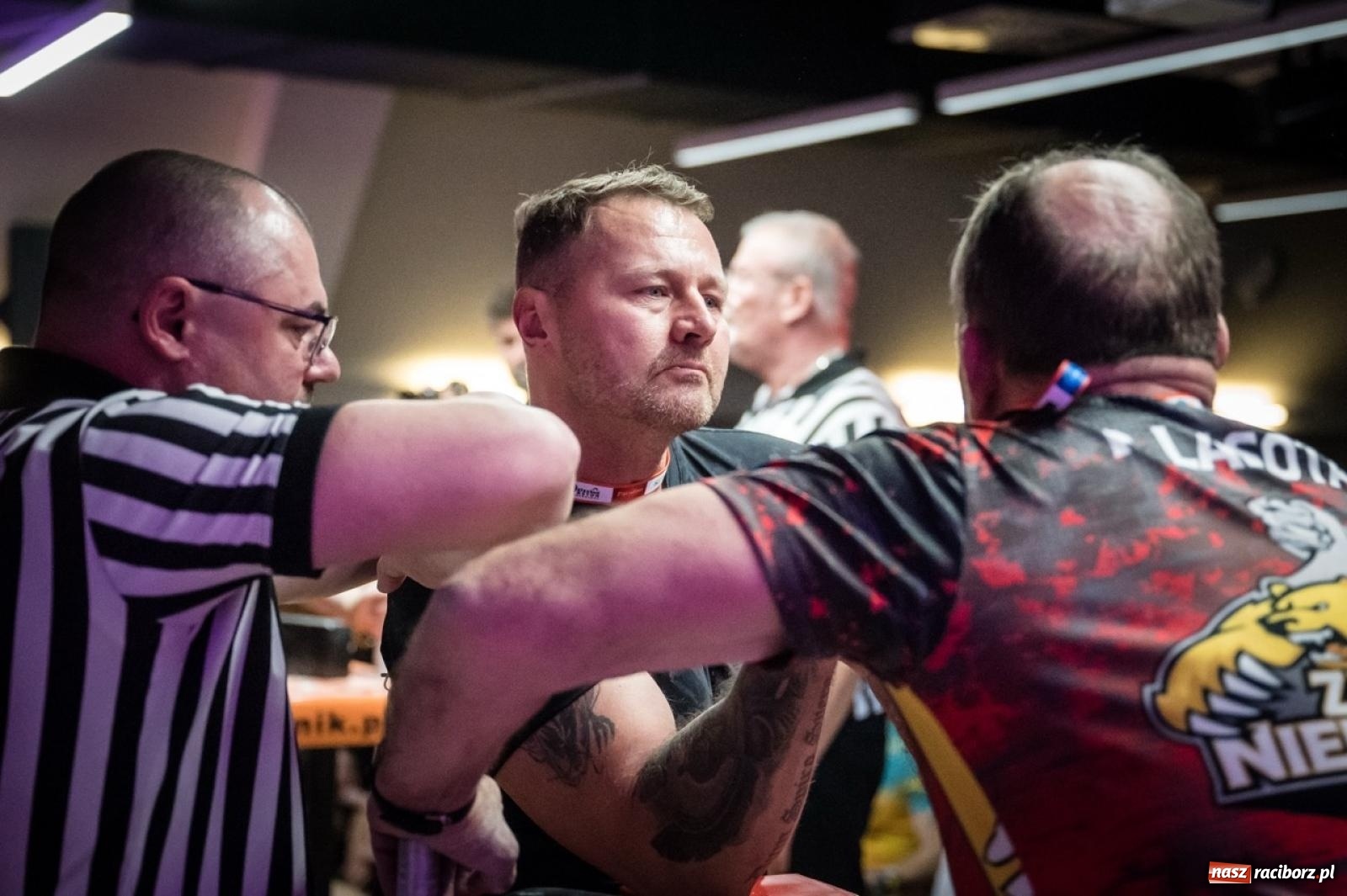 Zdjęcie w galerii na portalu naszraciborz.pl: Racibórz areną krajowej rywalizacji. Na zamku trwają XXVI Mistrzostwa Polski w Armwrestlingu wiadomości z regionu