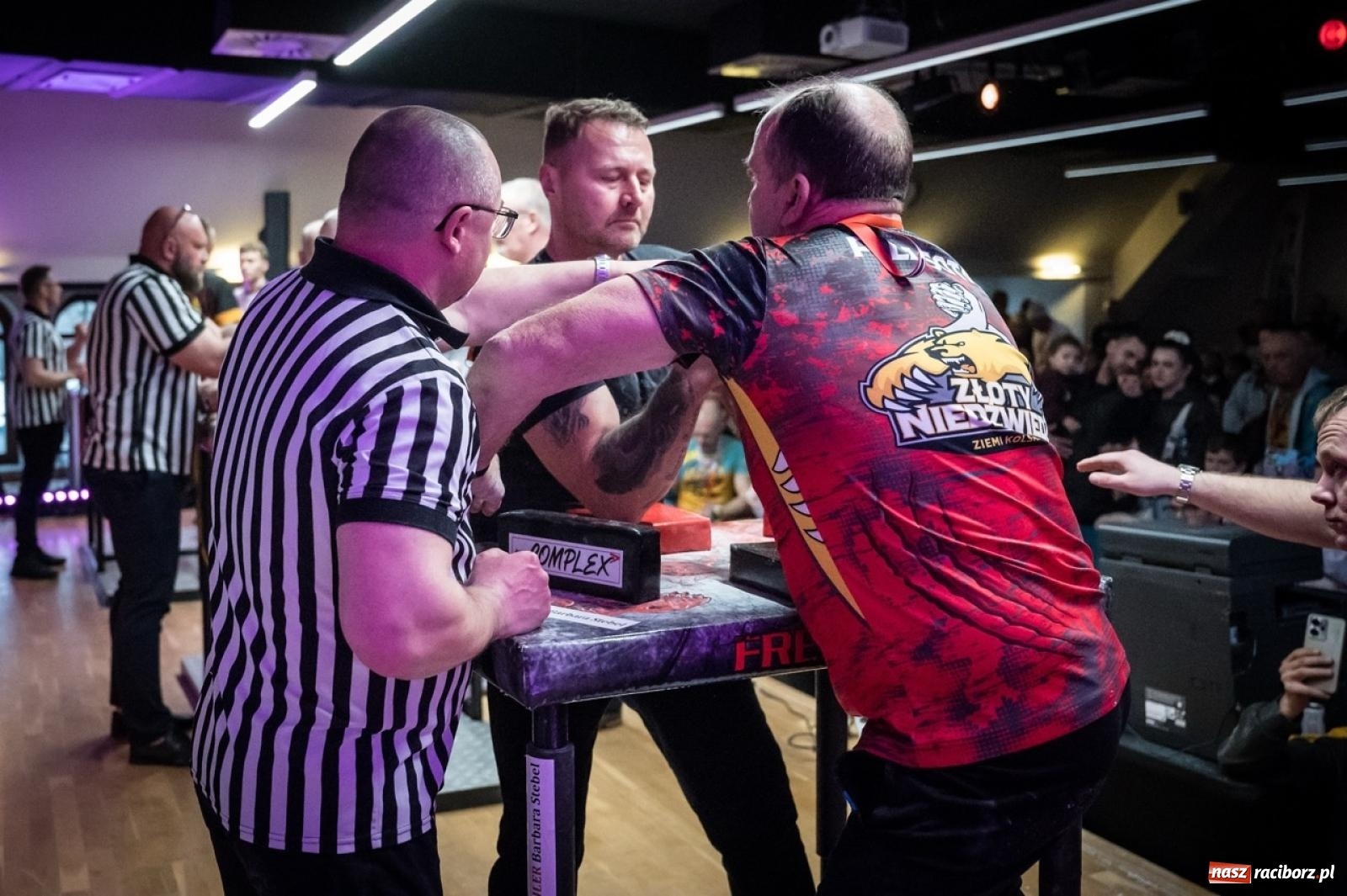 Zdjęcie w galerii na portalu naszraciborz.pl: Racibórz areną krajowej rywalizacji. Na zamku trwają XXVI Mistrzostwa Polski w Armwrestlingu wiadomości z regionu