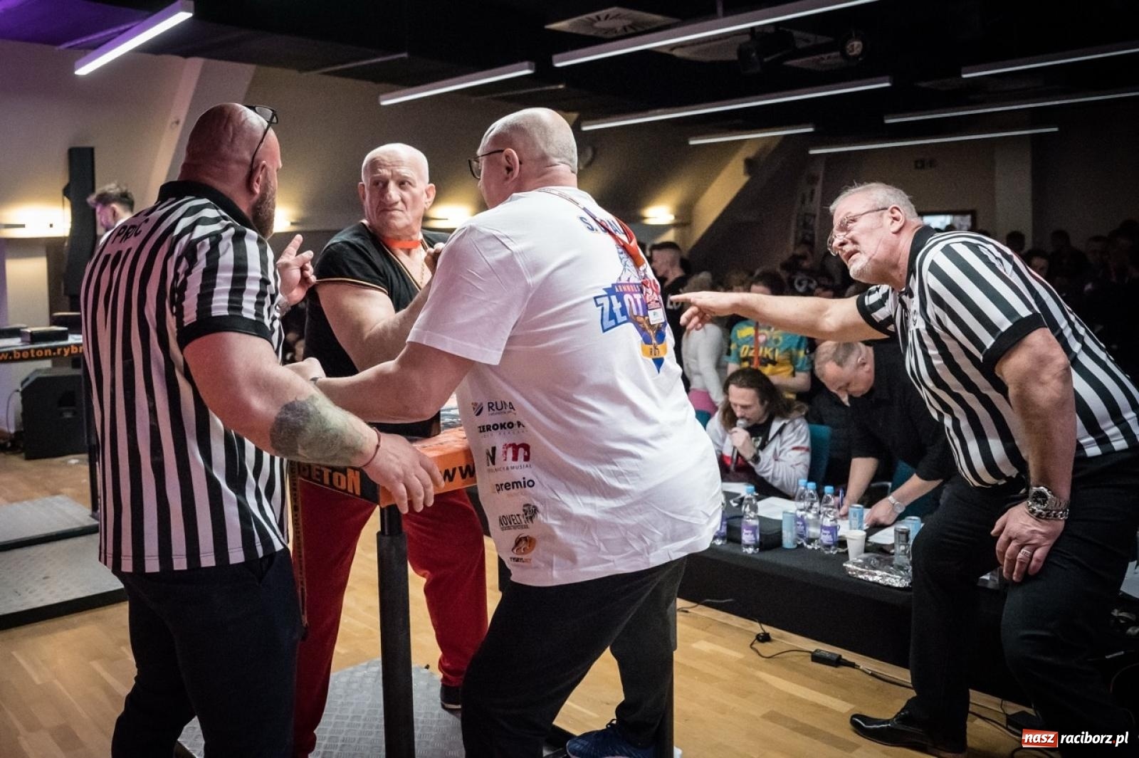 Zdjęcie w galerii na portalu naszraciborz.pl: Racibórz areną krajowej rywalizacji. Na zamku trwają XXVI Mistrzostwa Polski w Armwrestlingu wiadomości z regionu