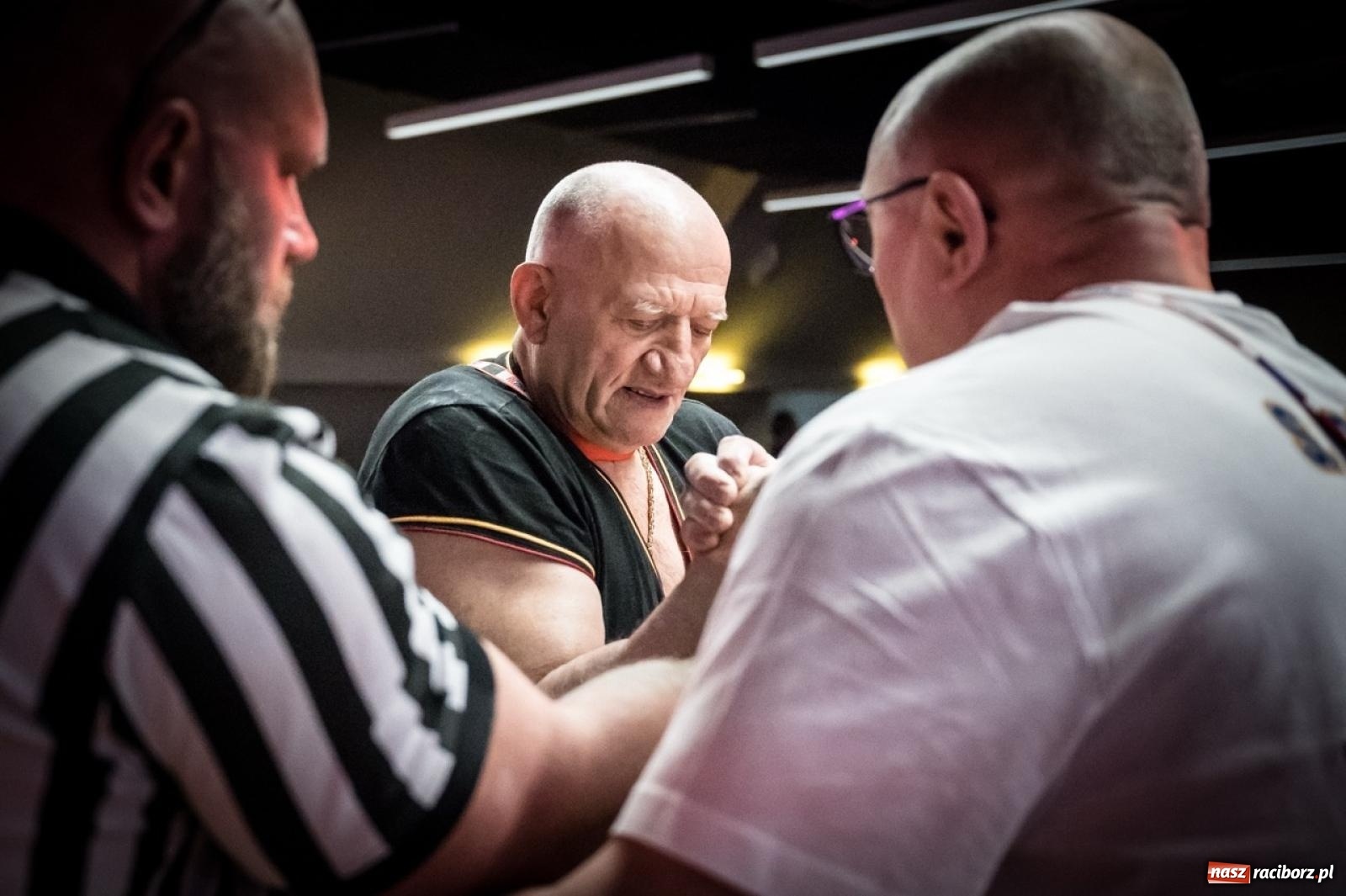 Zdjęcie w galerii na portalu naszraciborz.pl: Racibórz areną krajowej rywalizacji. Na zamku trwają XXVI Mistrzostwa Polski w Armwrestlingu wiadomości z regionu