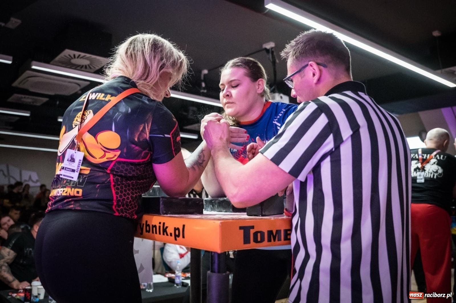 Zdjęcie w galerii na portalu naszraciborz.pl: Racibórz areną krajowej rywalizacji. Na zamku trwają XXVI Mistrzostwa Polski w Armwrestlingu wiadomości z regionu