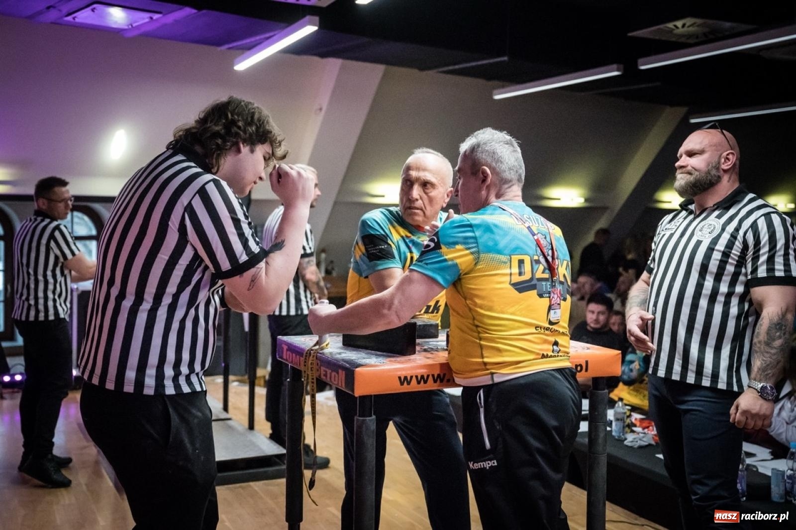 Zdjęcie w galerii na portalu naszraciborz.pl: Racibórz areną krajowej rywalizacji. Na zamku trwają XXVI Mistrzostwa Polski w Armwrestlingu wiadomości z regionu