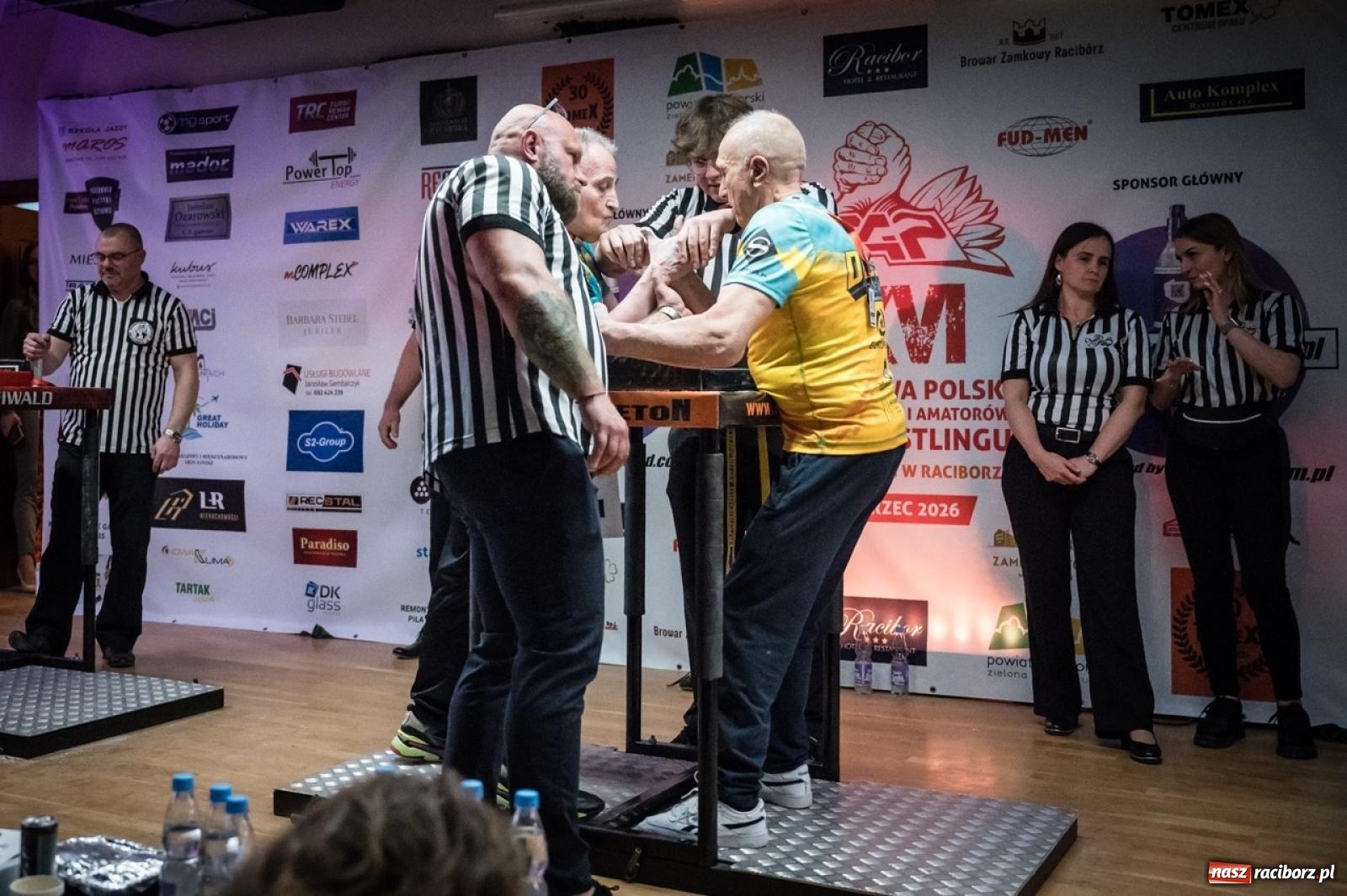 Zdjęcie w galerii na portalu naszraciborz.pl: Racibórz areną krajowej rywalizacji. Na zamku trwają XXVI Mistrzostwa Polski w Armwrestlingu wiadomości z regionu