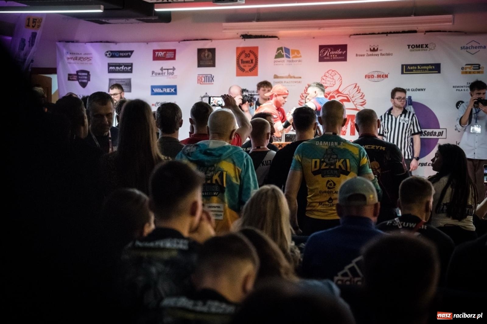 Zdjęcie w galerii na portalu naszraciborz.pl: Racibórz areną krajowej rywalizacji. Na zamku trwają XXVI Mistrzostwa Polski w Armwrestlingu wiadomości z regionu