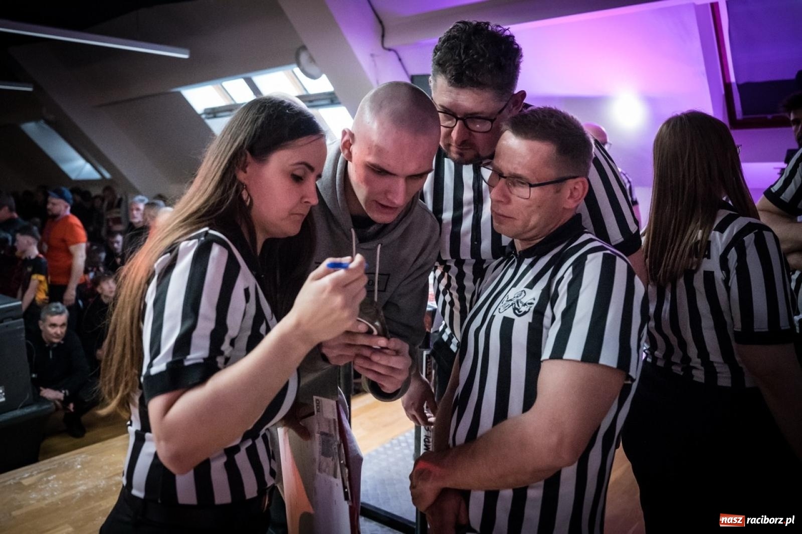 Zdjęcie w galerii na portalu naszraciborz.pl: Racibórz areną krajowej rywalizacji. Na zamku trwają XXVI Mistrzostwa Polski w Armwrestlingu wiadomości z regionu