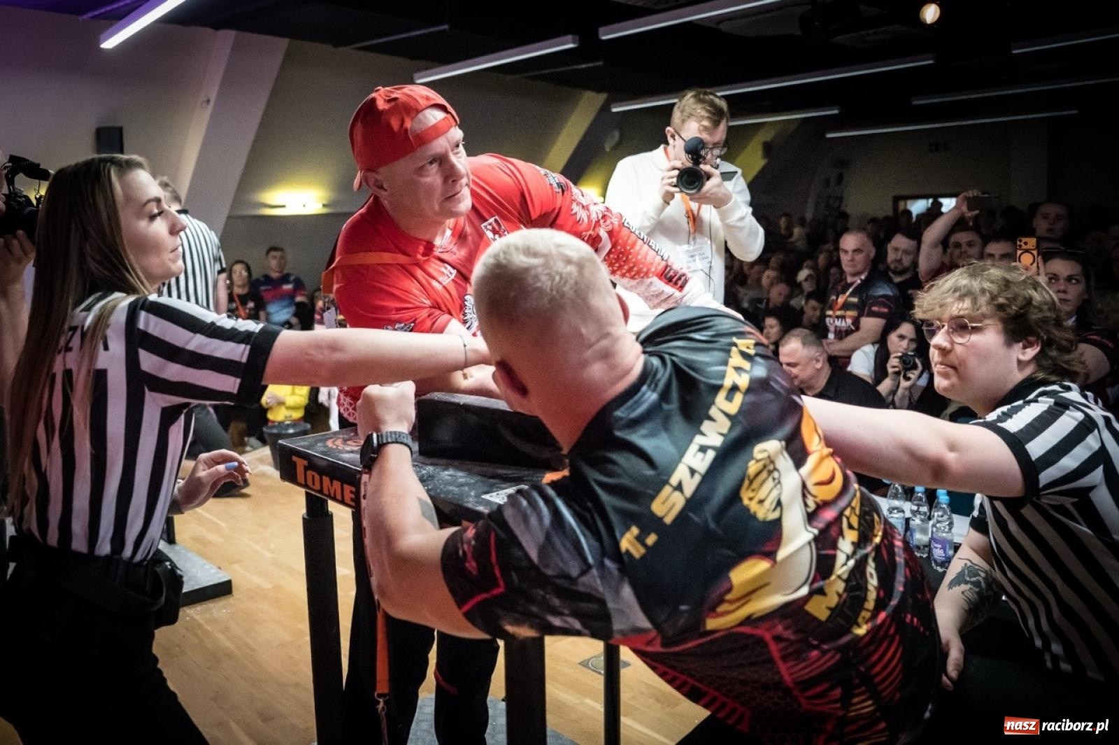 Zdjęcie w galerii na portalu naszraciborz.pl: Racibórz areną krajowej rywalizacji. Na zamku trwają XXVI Mistrzostwa Polski w Armwrestlingu wiadomości z regionu