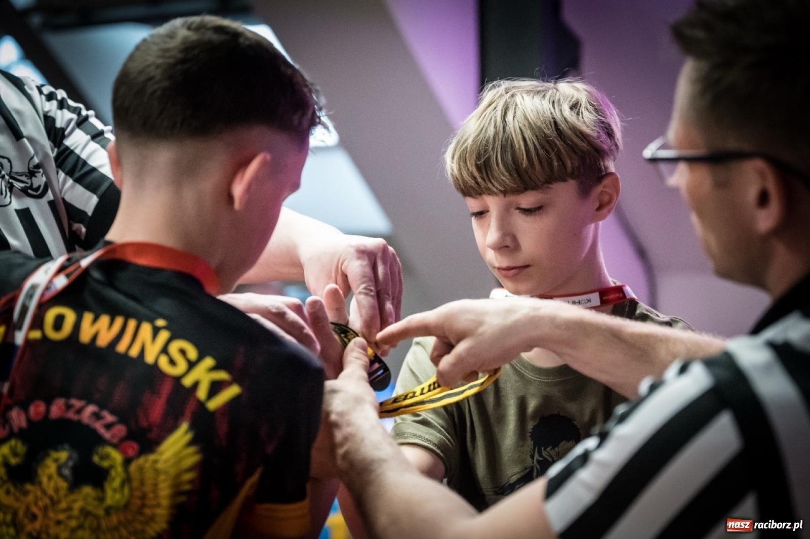 Zdjęcie w galerii na portalu naszraciborz.pl: Racibórz areną krajowej rywalizacji. Na zamku trwają XXVI Mistrzostwa Polski w Armwrestlingu wiadomości z regionu