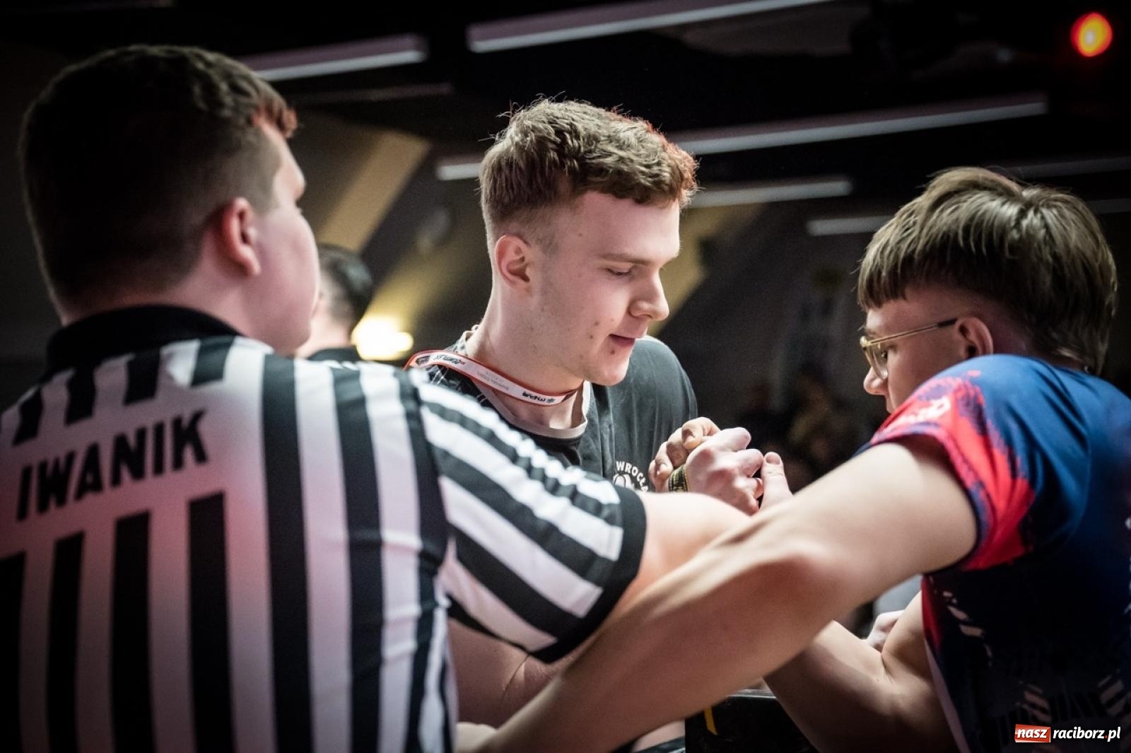 Zdjęcie w galerii na portalu naszraciborz.pl: Racibórz areną krajowej rywalizacji. Na zamku trwają XXVI Mistrzostwa Polski w Armwrestlingu wiadomości z regionu