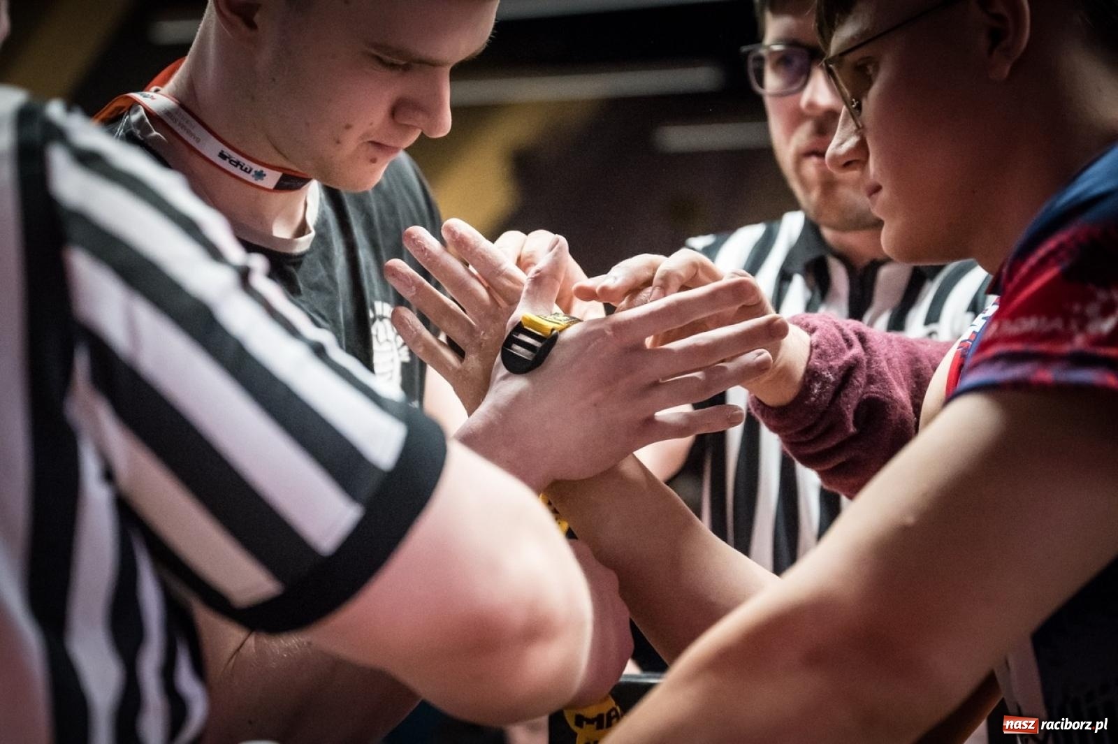 Zdjęcie w galerii na portalu naszraciborz.pl: Racibórz areną krajowej rywalizacji. Na zamku trwają XXVI Mistrzostwa Polski w Armwrestlingu wiadomości z regionu