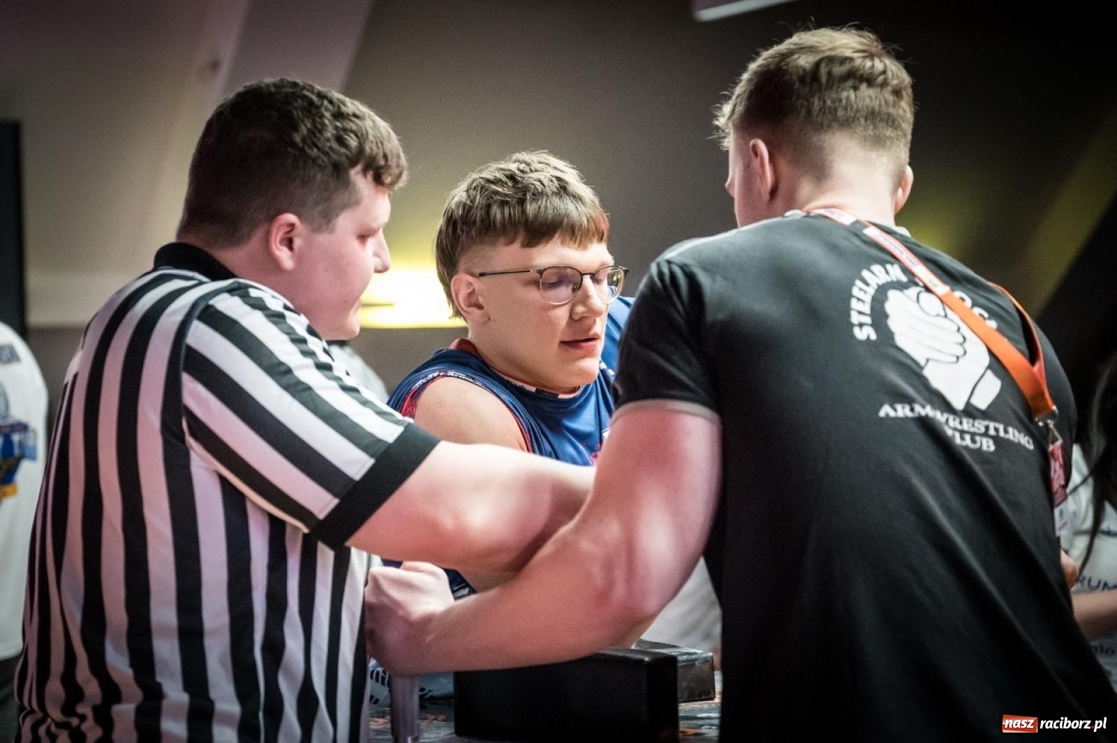 Zdjęcie w galerii na portalu naszraciborz.pl: Racibórz areną krajowej rywalizacji. Na zamku trwają XXVI Mistrzostwa Polski w Armwrestlingu wiadomości z regionu