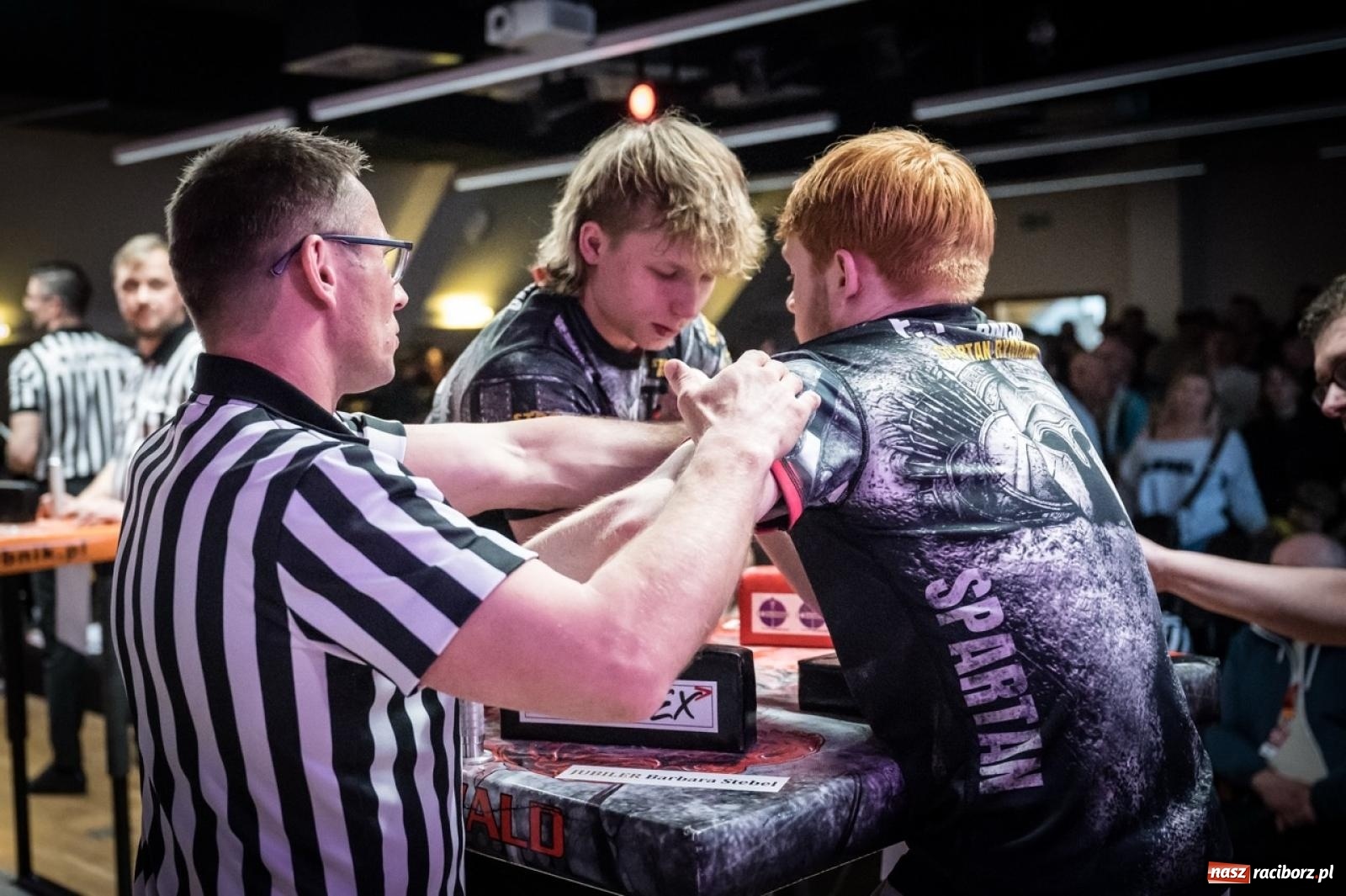 Zdjęcie w galerii na portalu naszraciborz.pl: Racibórz areną krajowej rywalizacji. Na zamku trwają XXVI Mistrzostwa Polski w Armwrestlingu wiadomości z regionu