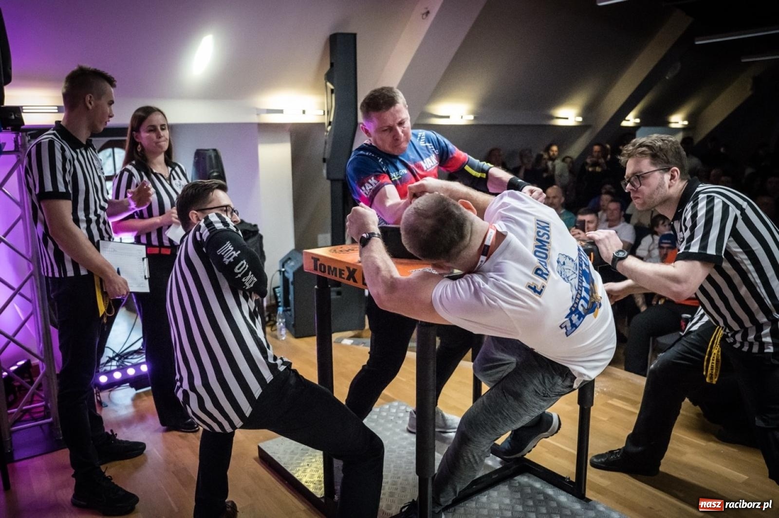 Zdjęcie w galerii na portalu naszraciborz.pl: Racibórz areną krajowej rywalizacji. Na zamku trwają XXVI Mistrzostwa Polski w Armwrestlingu wiadomości z regionu