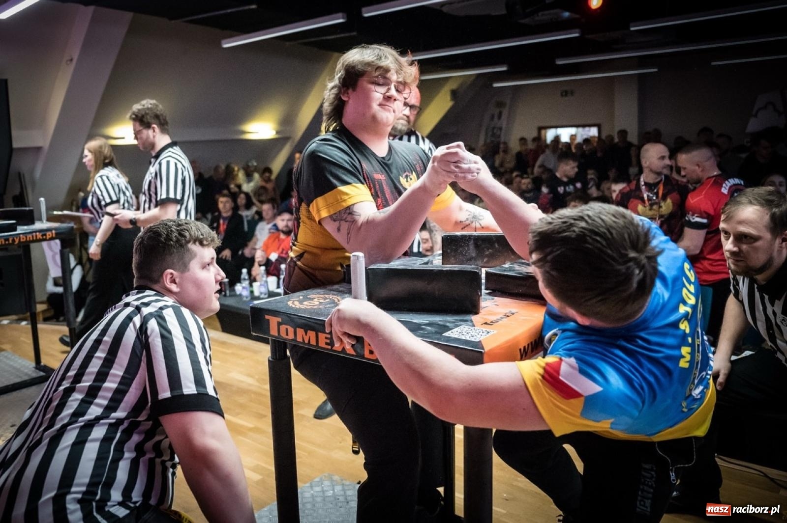 Zdjęcie w galerii na portalu naszraciborz.pl: Racibórz areną krajowej rywalizacji. Na zamku trwają XXVI Mistrzostwa Polski w Armwrestlingu wiadomości z regionu