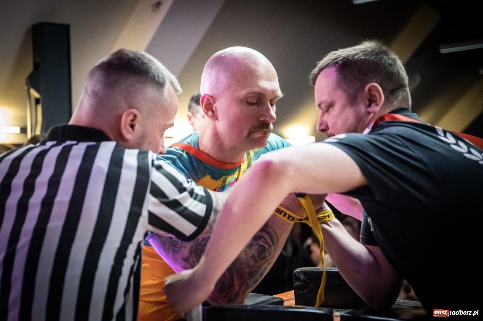 Zdjęcie w galerii na portalu naszraciborz.pl: Racibórz areną krajowej rywalizacji. Na zamku trwają XXVI Mistrzostwa Polski w Armwrestlingu wiadomości z regionu