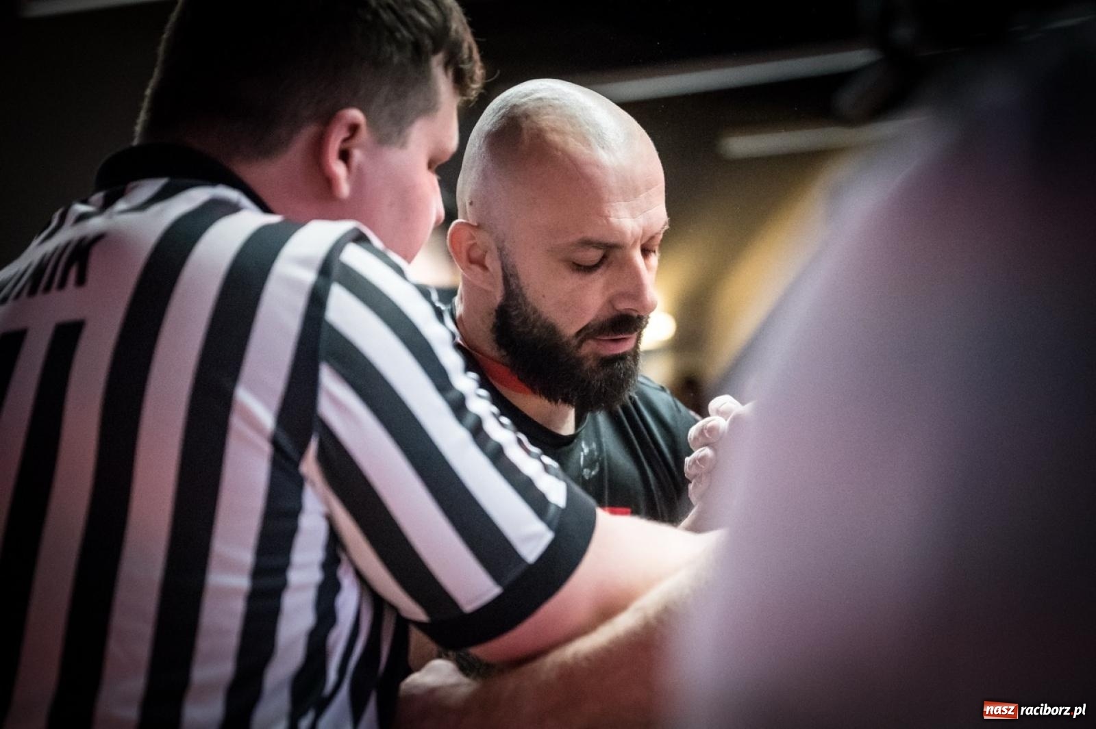 Zdjęcie w galerii na portalu naszraciborz.pl: Racibórz areną krajowej rywalizacji. Na zamku trwają XXVI Mistrzostwa Polski w Armwrestlingu wiadomości z regionu