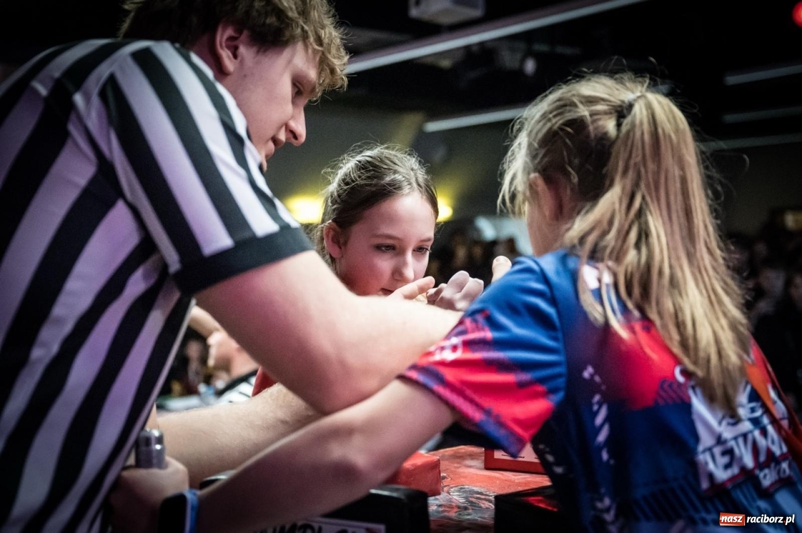 Zdjęcie w galerii na portalu naszraciborz.pl: Racibórz areną krajowej rywalizacji. Na zamku trwają XXVI Mistrzostwa Polski w Armwrestlingu wiadomości z regionu