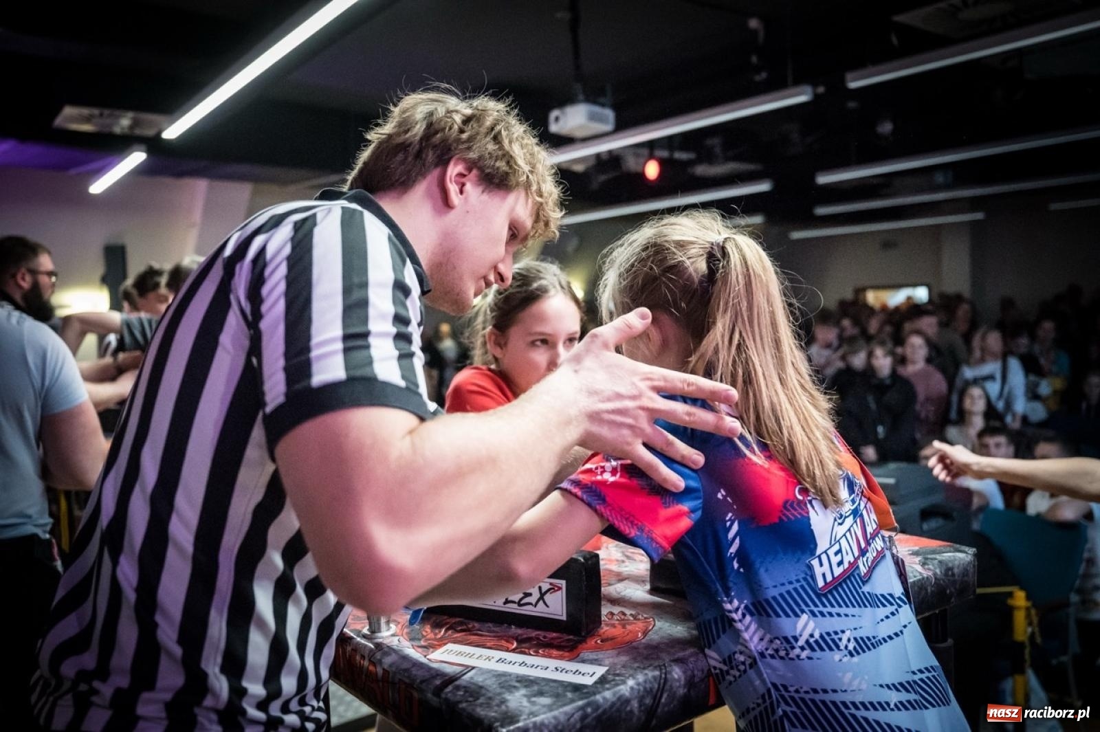 Zdjęcie w galerii na portalu naszraciborz.pl: Racibórz areną krajowej rywalizacji. Na zamku trwają XXVI Mistrzostwa Polski w Armwrestlingu wiadomości z regionu