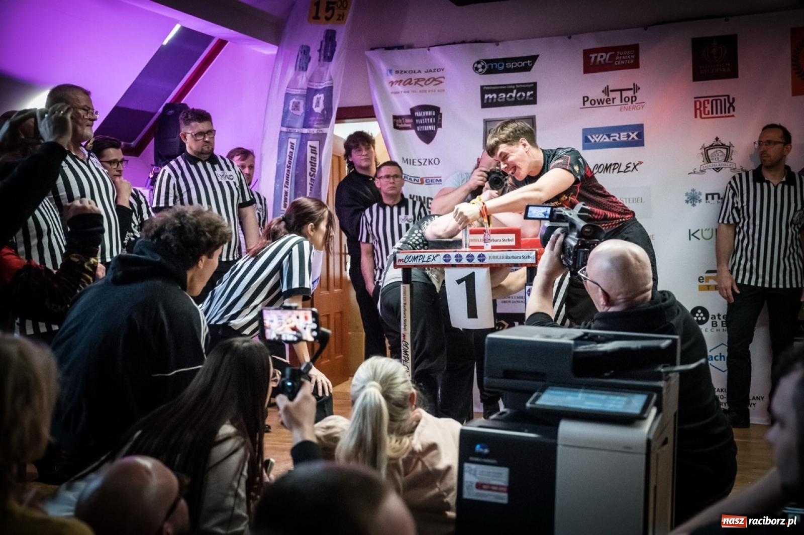 Zdjęcie w galerii na portalu naszraciborz.pl: Racibórz areną krajowej rywalizacji. Na zamku trwają XXVI Mistrzostwa Polski w Armwrestlingu wiadomości z regionu