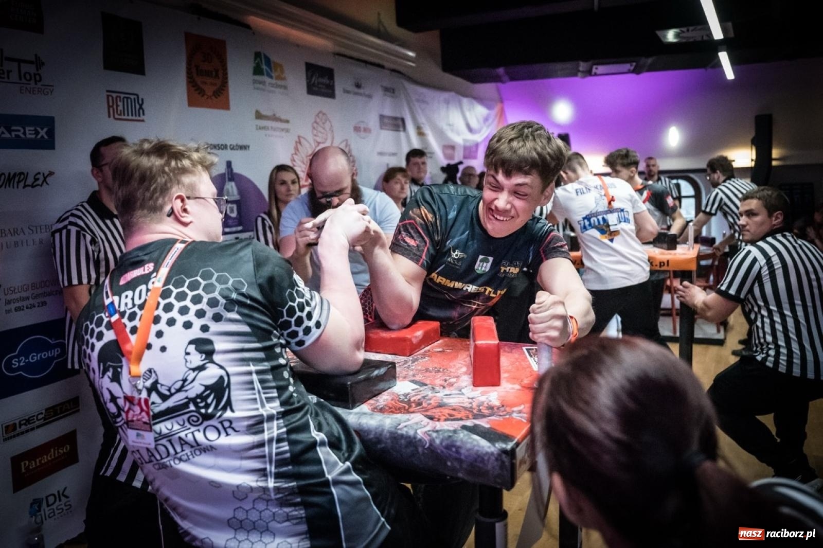 Zdjęcie w galerii na portalu naszraciborz.pl: Racibórz areną krajowej rywalizacji. Na zamku trwają XXVI Mistrzostwa Polski w Armwrestlingu wiadomości z regionu