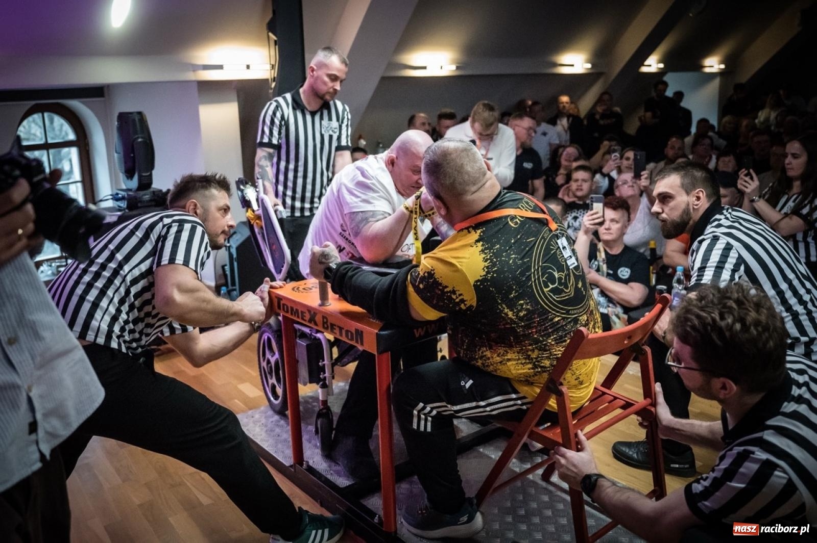 Zdjęcie w galerii na portalu naszraciborz.pl: Racibórz areną krajowej rywalizacji. Na zamku trwają XXVI Mistrzostwa Polski w Armwrestlingu wiadomości z regionu