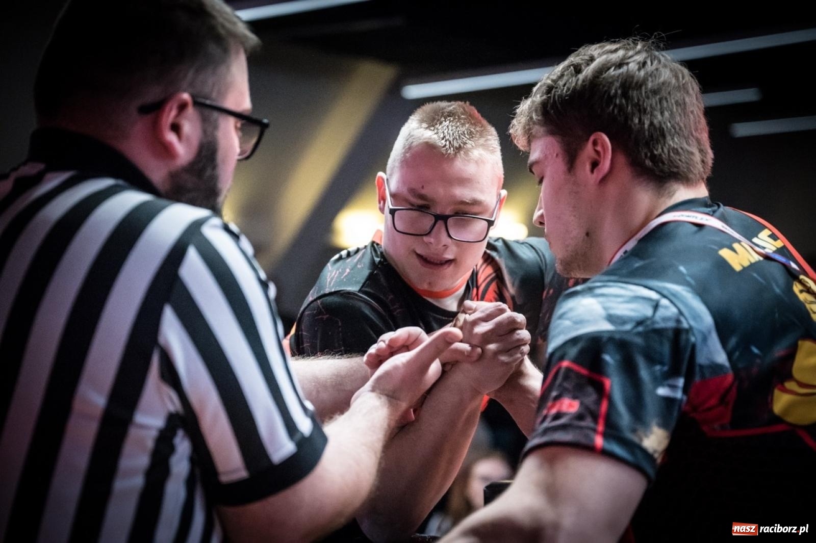 Zdjęcie w galerii na portalu naszraciborz.pl: Racibórz areną krajowej rywalizacji. Na zamku trwają XXVI Mistrzostwa Polski w Armwrestlingu wiadomości z regionu