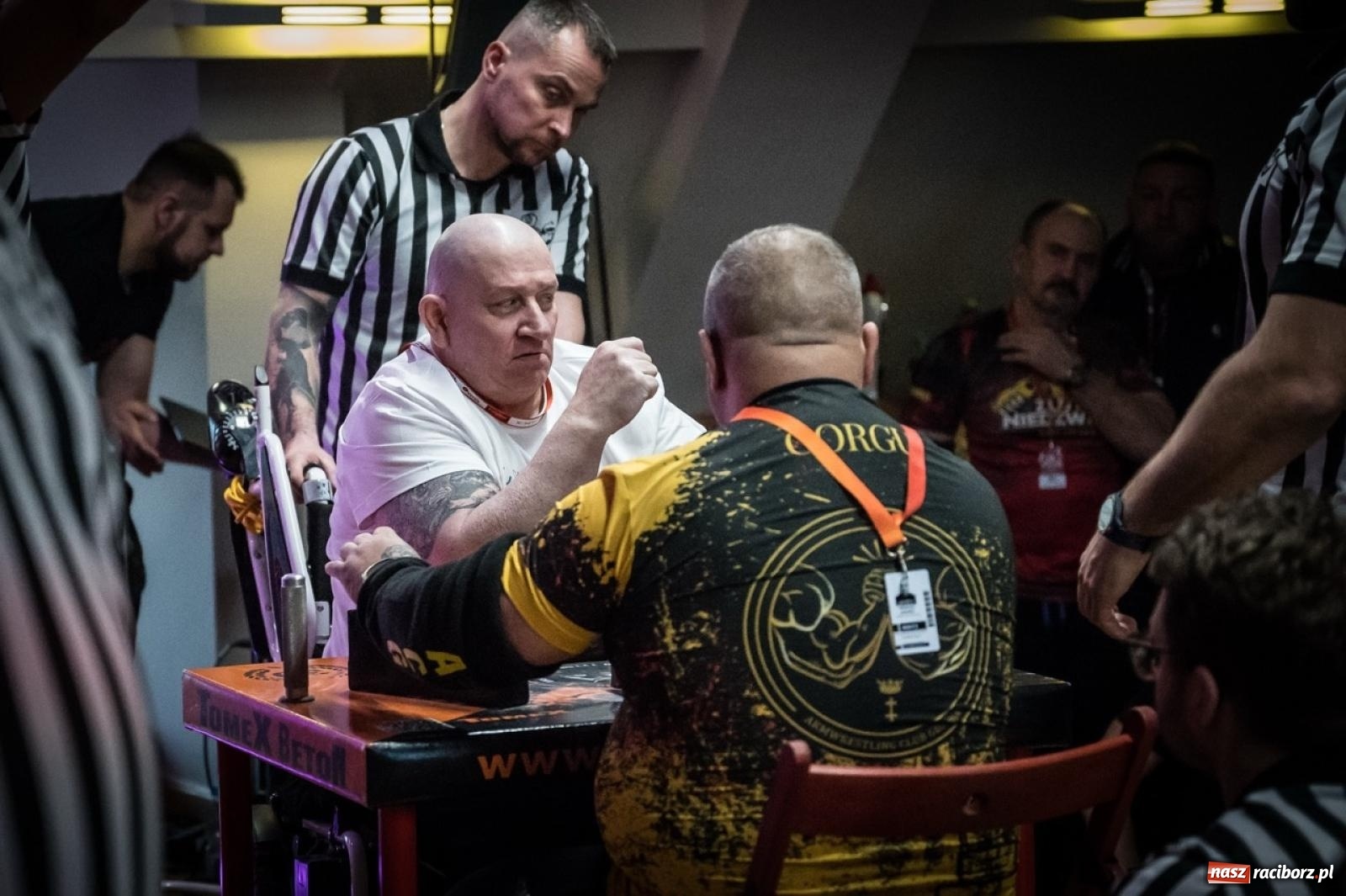 Zdjęcie w galerii na portalu naszraciborz.pl: Racibórz areną krajowej rywalizacji. Na zamku trwają XXVI Mistrzostwa Polski w Armwrestlingu wiadomości z regionu