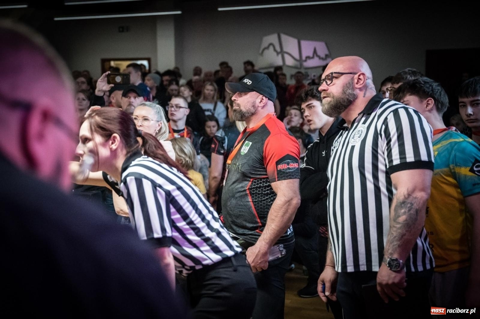 Zdjęcie w galerii na portalu naszraciborz.pl: Racibórz areną krajowej rywalizacji. Na zamku trwają XXVI Mistrzostwa Polski w Armwrestlingu wiadomości z regionu