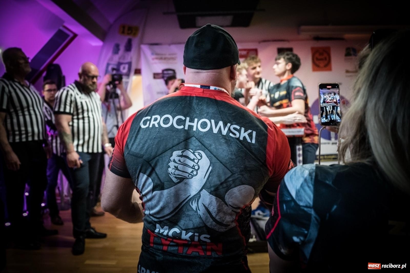 Zdjęcie w galerii na portalu naszraciborz.pl: Racibórz areną krajowej rywalizacji. Na zamku trwają XXVI Mistrzostwa Polski w Armwrestlingu wiadomości z regionu