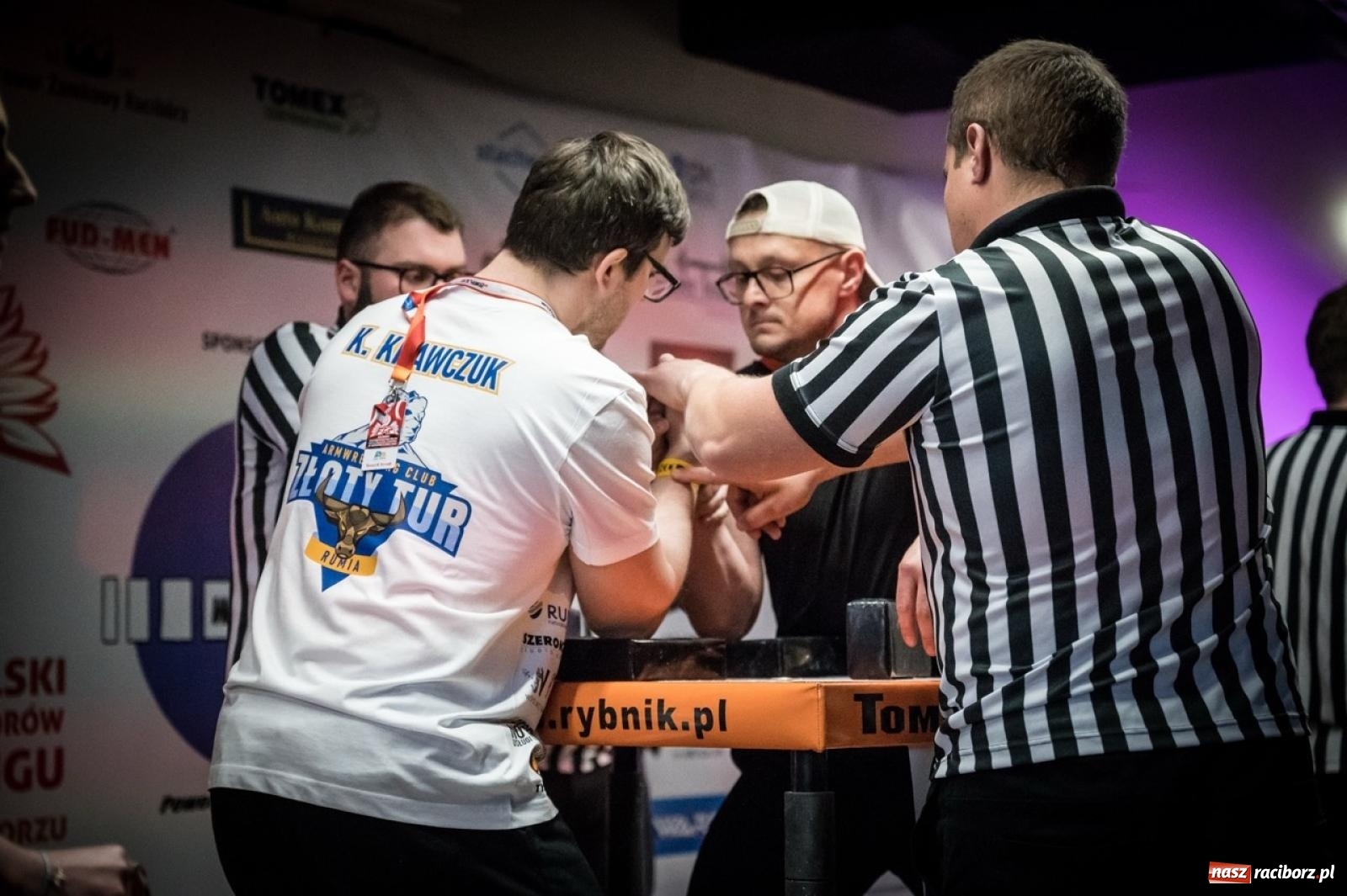 Zdjęcie w galerii na portalu naszraciborz.pl: Racibórz areną krajowej rywalizacji. Na zamku trwają XXVI Mistrzostwa Polski w Armwrestlingu wiadomości z regionu