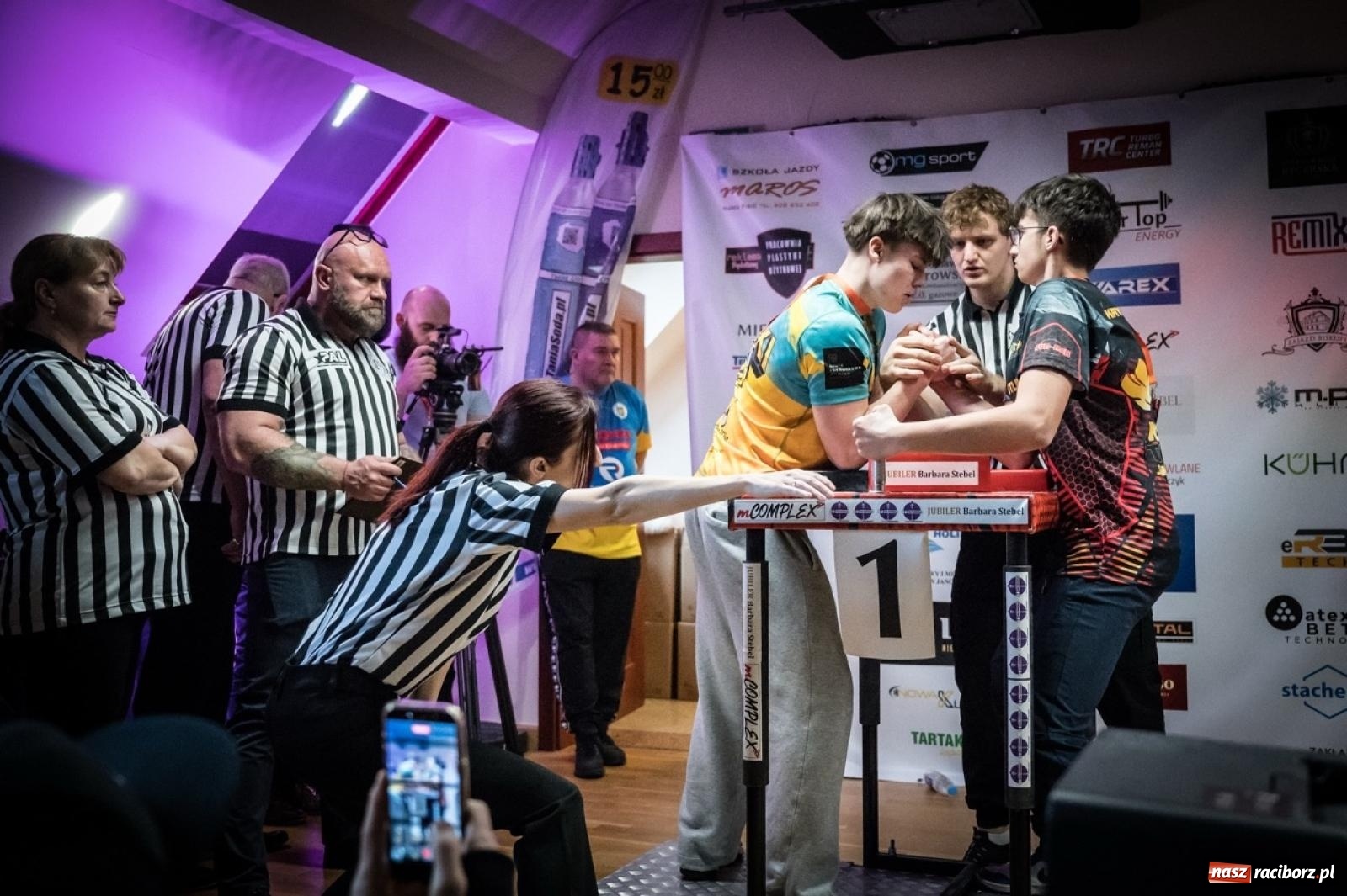 Zdjęcie w galerii na portalu naszraciborz.pl: Racibórz areną krajowej rywalizacji. Na zamku trwają XXVI Mistrzostwa Polski w Armwrestlingu wiadomości z regionu