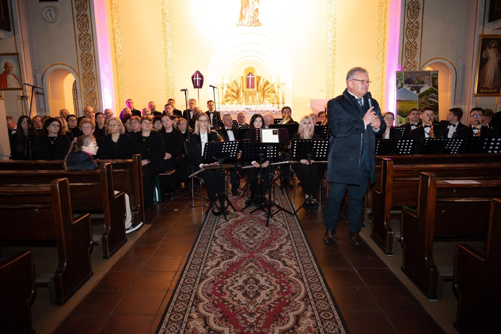 Zdjęcie w galerii na portalu naszraciborz.pl: Oratorium Pasyjne w Zabełkowie. Muzyczne i duchowe wydarzenie w kościele św. Jadwigi wiadomości z regionu