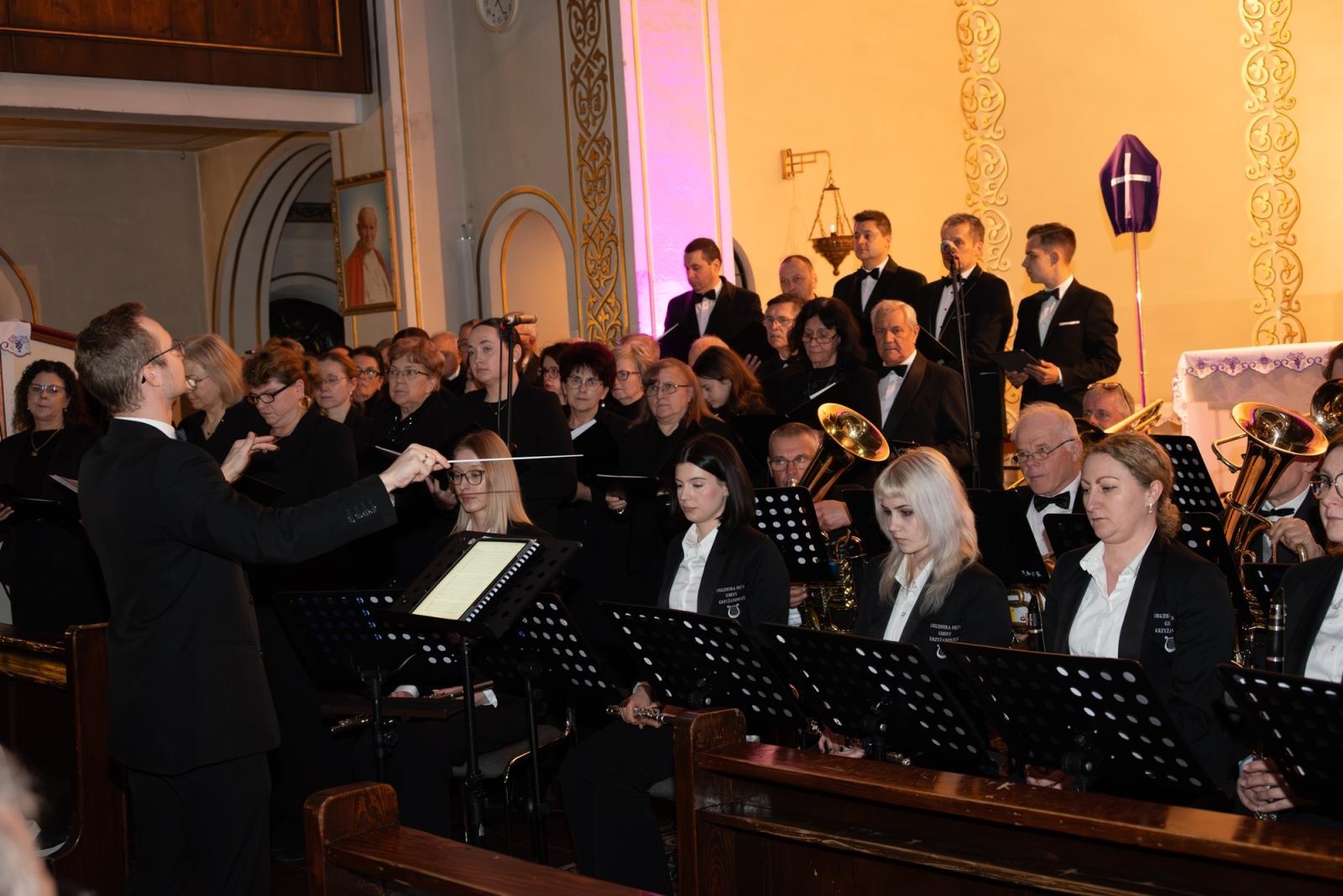 Zdjęcie w galerii na portalu naszraciborz.pl: Oratorium Pasyjne w Zabełkowie. Muzyczne i duchowe wydarzenie w kościele św. Jadwigi wiadomości z regionu