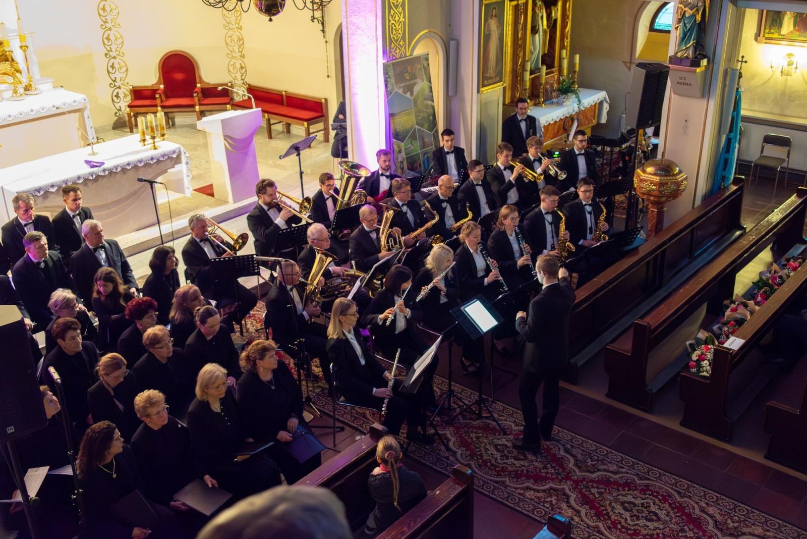 Zdjęcie w galerii na portalu naszraciborz.pl: Oratorium Pasyjne w Zabełkowie. Muzyczne i duchowe wydarzenie w kościele św. Jadwigi wiadomości z regionu