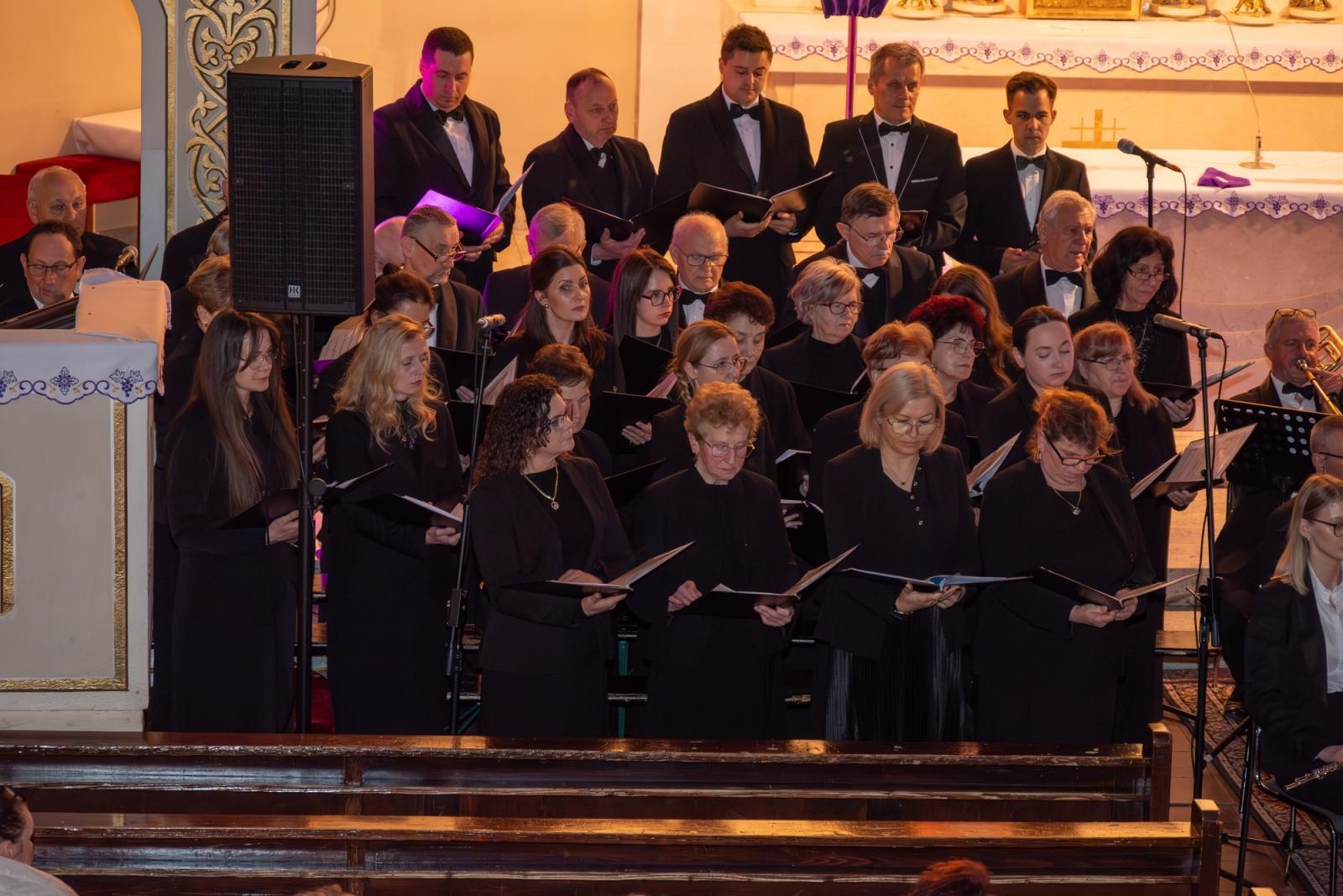 Zdjęcie w galerii na portalu naszraciborz.pl: Oratorium Pasyjne w Zabełkowie. Muzyczne i duchowe wydarzenie w kościele św. Jadwigi wiadomości z regionu