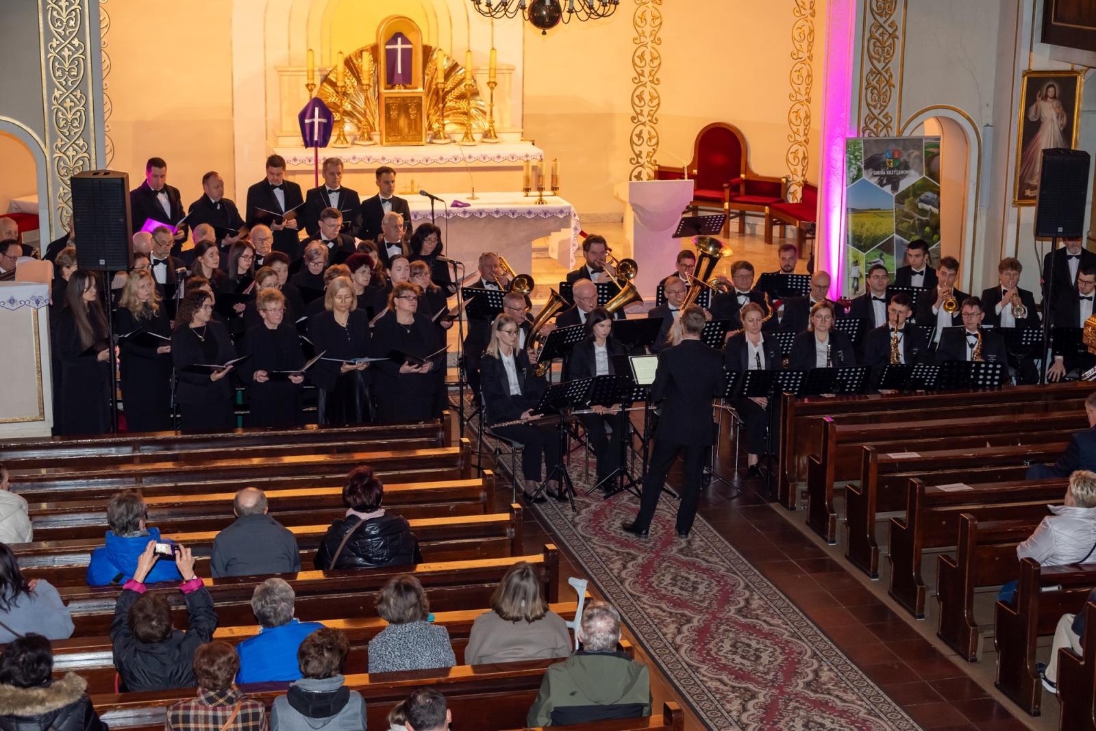 Zdjęcie w galerii na portalu naszraciborz.pl: Oratorium Pasyjne w Zabełkowie. Muzyczne i duchowe wydarzenie w kościele św. Jadwigi wiadomości z regionu