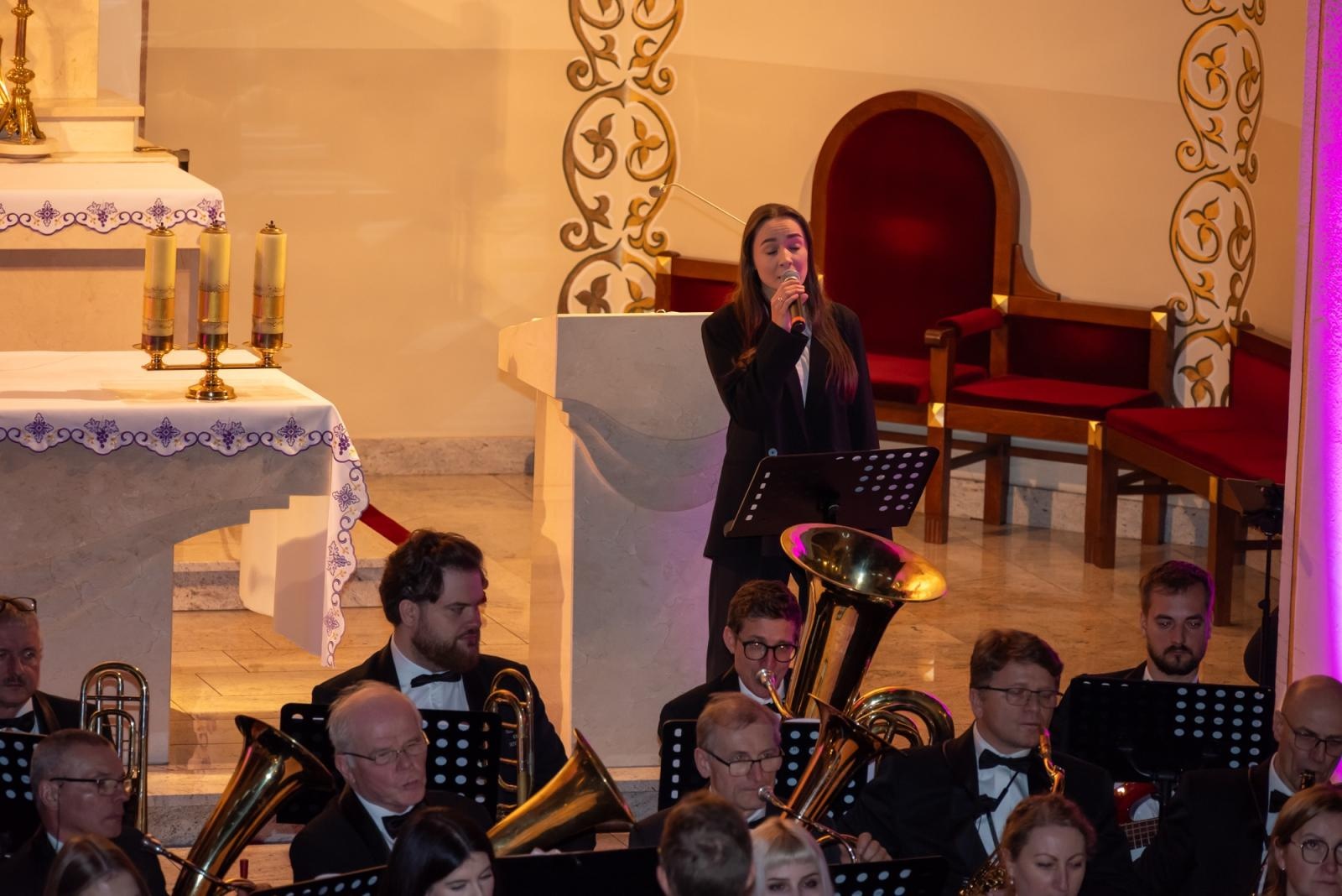 Zdjęcie w galerii na portalu naszraciborz.pl: Oratorium Pasyjne w Zabełkowie. Muzyczne i duchowe wydarzenie w kościele św. Jadwigi wiadomości z regionu