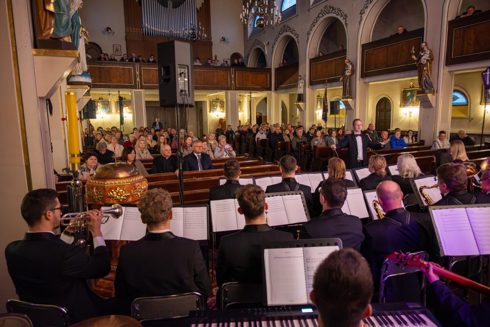 Zdjęcie w galerii na portalu naszraciborz.pl: Oratorium Pasyjne w Zabełkowie. Muzyczne i duchowe wydarzenie w kościele św. Jadwigi wiadomości z regionu