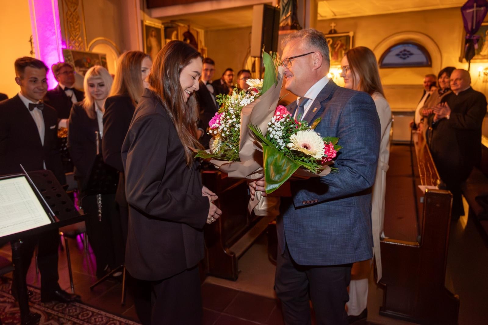 Zdjęcie w galerii na portalu naszraciborz.pl: Oratorium Pasyjne w Zabełkowie. Muzyczne i duchowe wydarzenie w kościele św. Jadwigi wiadomości z regionu