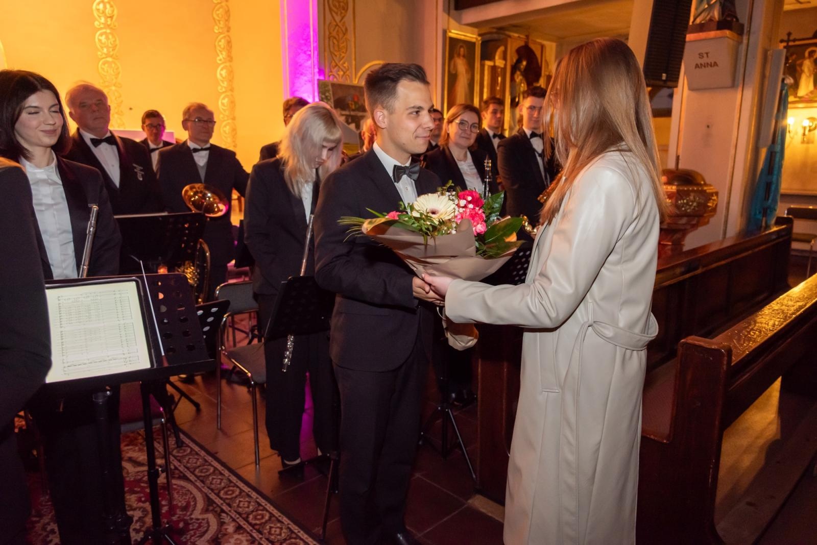 Zdjęcie w galerii na portalu naszraciborz.pl: Oratorium Pasyjne w Zabełkowie. Muzyczne i duchowe wydarzenie w kościele św. Jadwigi wiadomości z regionu