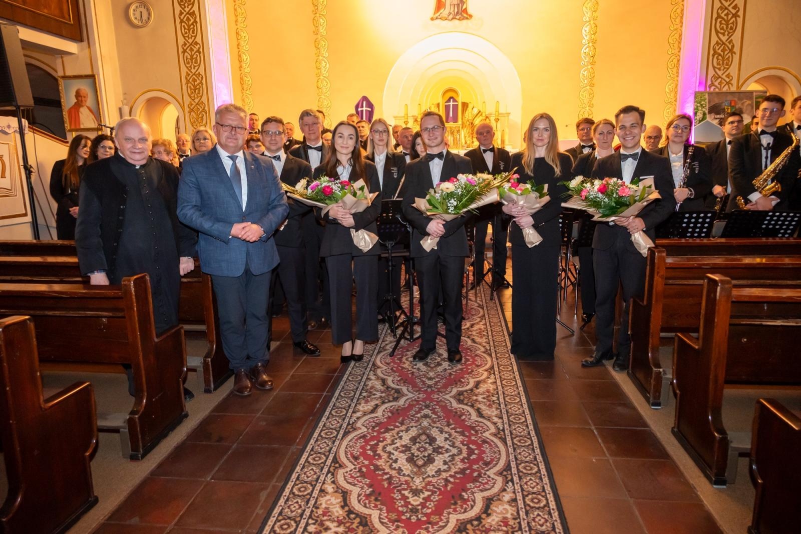 Zdjęcie w galerii na portalu naszraciborz.pl: Oratorium Pasyjne w Zabełkowie. Muzyczne i duchowe wydarzenie w kościele św. Jadwigi wiadomości z regionu