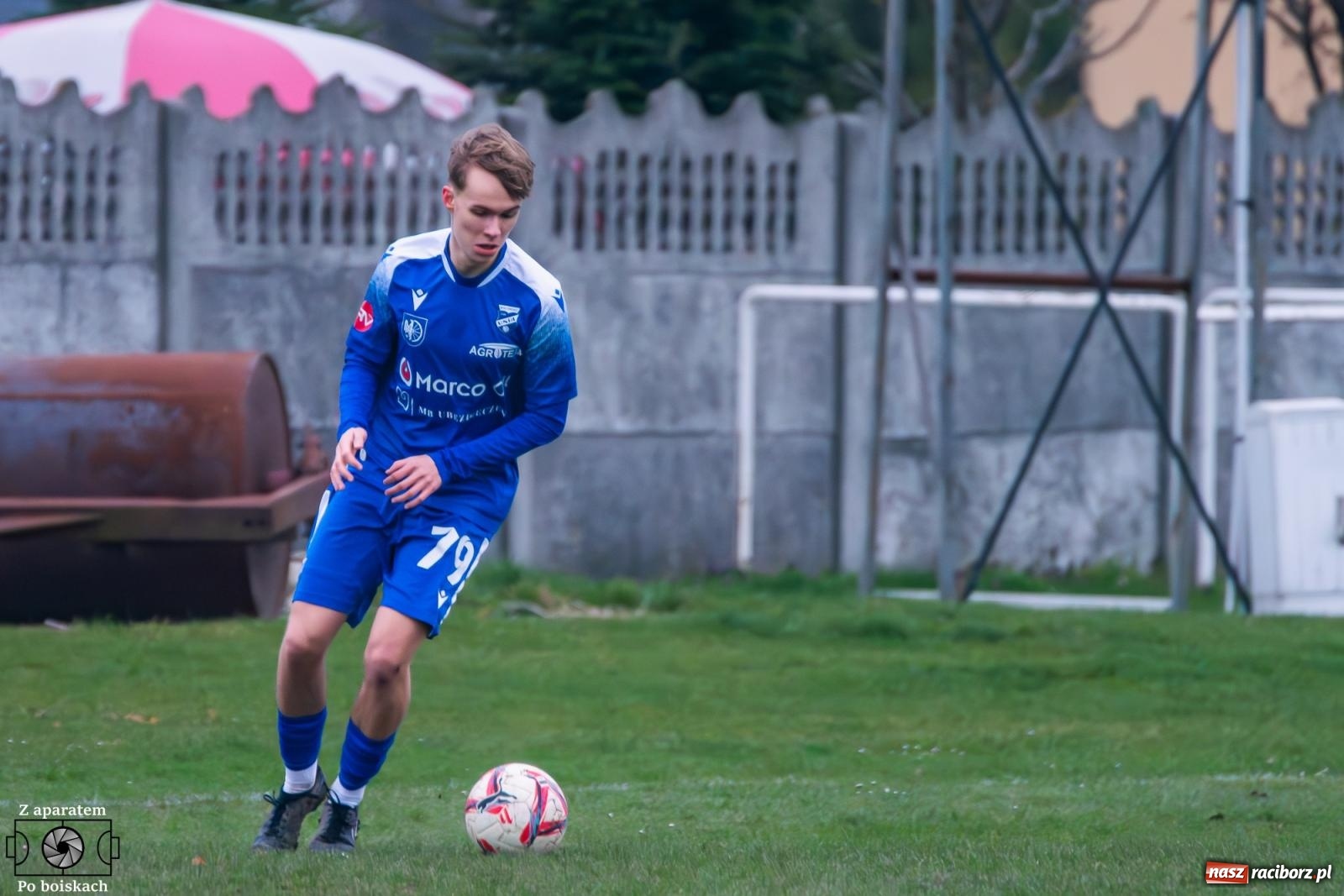 Zdjęcie w galerii na portalu naszraciborz.pl: Niewykorzystane okazje i spóźniona pogoń. Podział punktów w derbach [FOTO] wiadomości z regionu