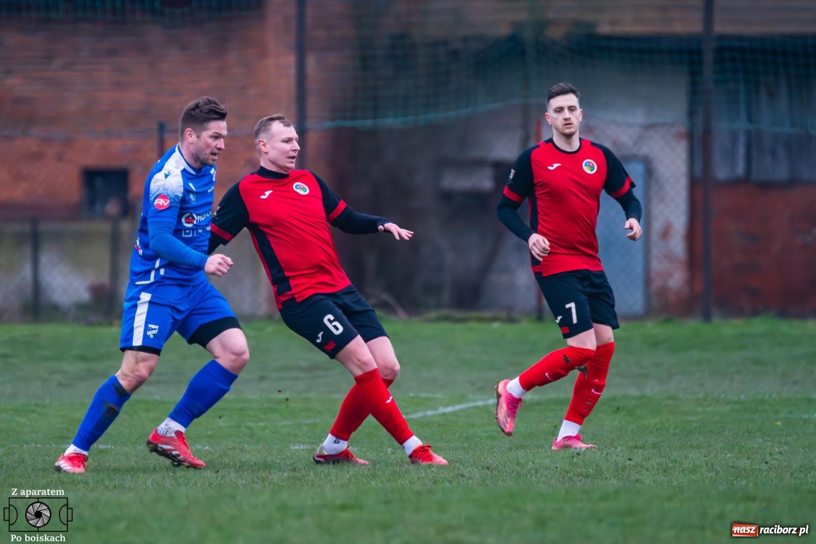 Zdjęcie w galerii na portalu naszraciborz.pl: Niewykorzystane okazje i spóźniona pogoń. Podział punktów w derbach [FOTO] wiadomości z regionu