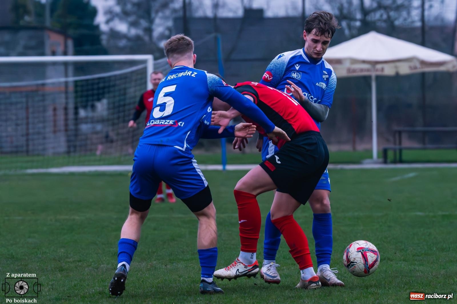 Zdjęcie w galerii na portalu naszraciborz.pl: Niewykorzystane okazje i spóźniona pogoń. Podział punktów w derbach [FOTO] wiadomości z regionu
