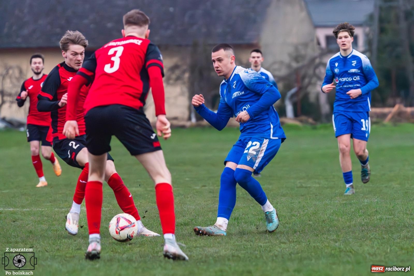Zdjęcie w galerii na portalu naszraciborz.pl: Niewykorzystane okazje i spóźniona pogoń. Podział punktów w derbach [FOTO] wiadomości z regionu