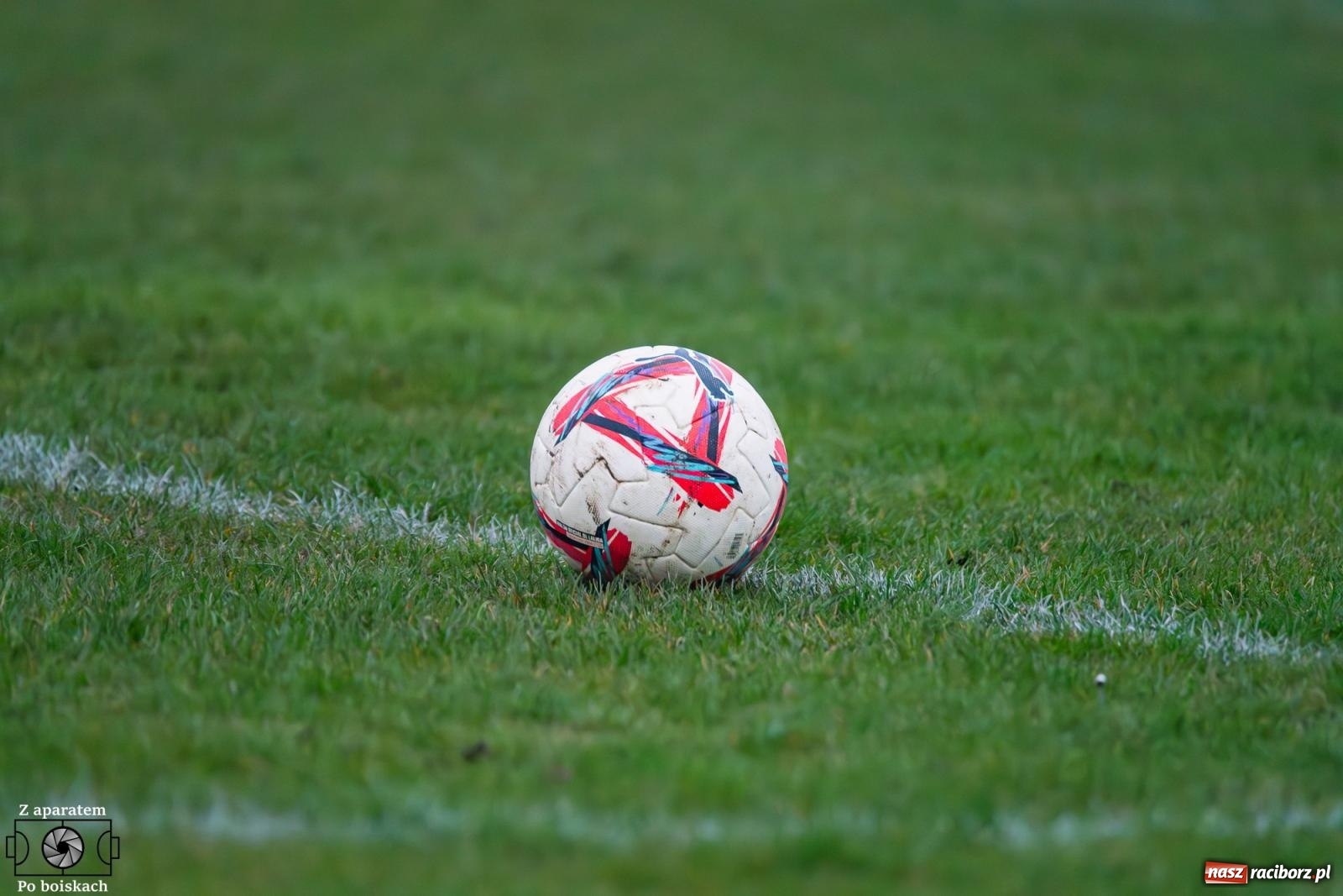 Zdjęcie w galerii na portalu naszraciborz.pl: Niewykorzystane okazje i spóźniona pogoń. Podział punktów w derbach [FOTO] wiadomości z regionu