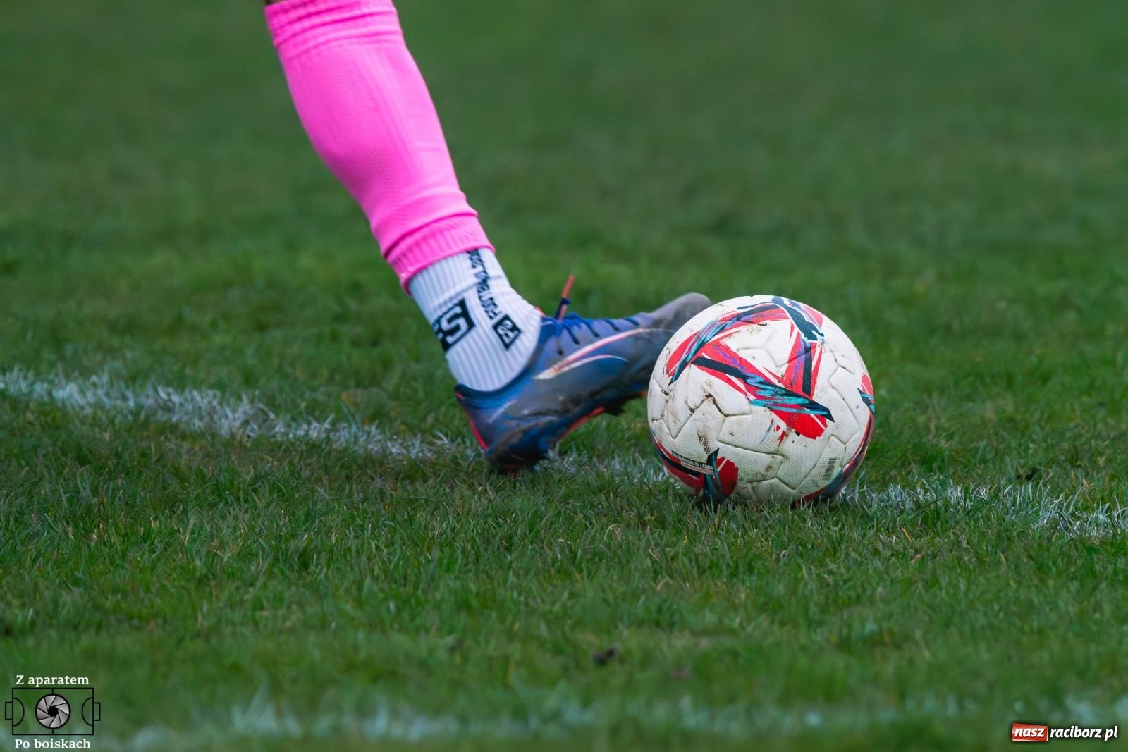 Zdjęcie w galerii na portalu naszraciborz.pl: Niewykorzystane okazje i spóźniona pogoń. Podział punktów w derbach [FOTO] wiadomości z regionu