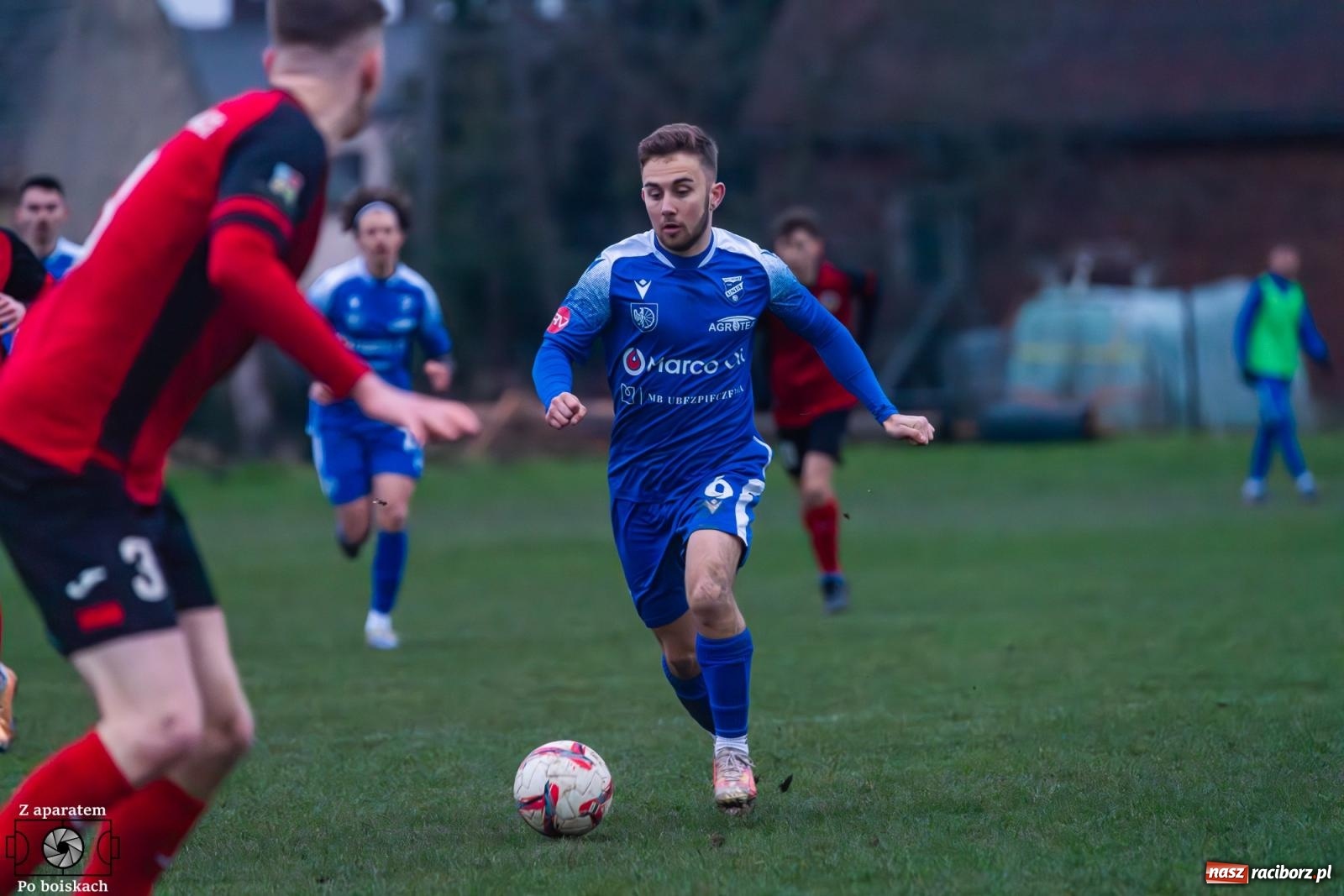 Zdjęcie w galerii na portalu naszraciborz.pl: Niewykorzystane okazje i spóźniona pogoń. Podział punktów w derbach [FOTO] wiadomości z regionu