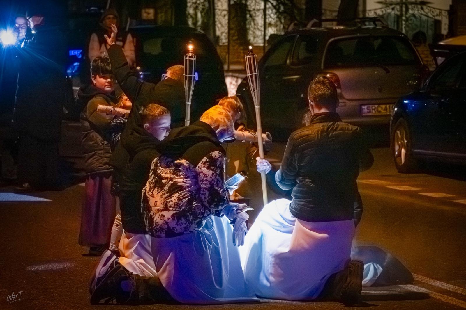 Zdjęcie w galerii na portalu naszraciborz.pl: Droga krzyżowa przeszła ulicami Nędzy wiadomości z regionu