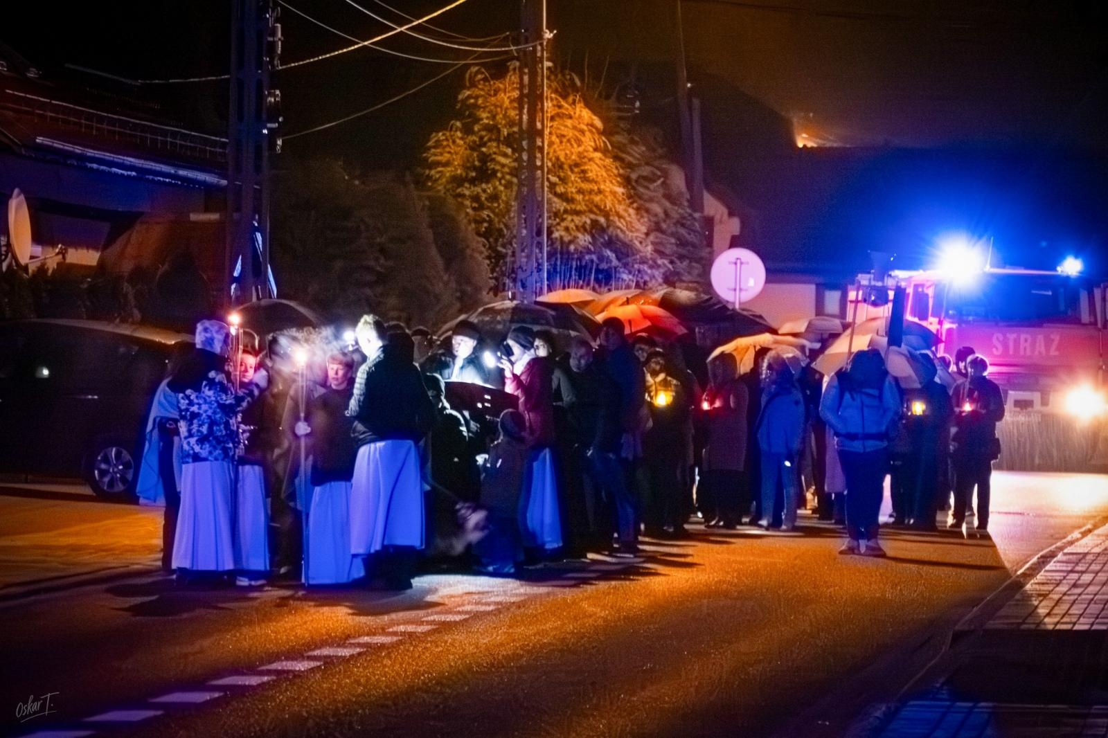 Zdjęcie w galerii na portalu naszraciborz.pl: Droga krzyżowa przeszła ulicami Nędzy wiadomości z regionu